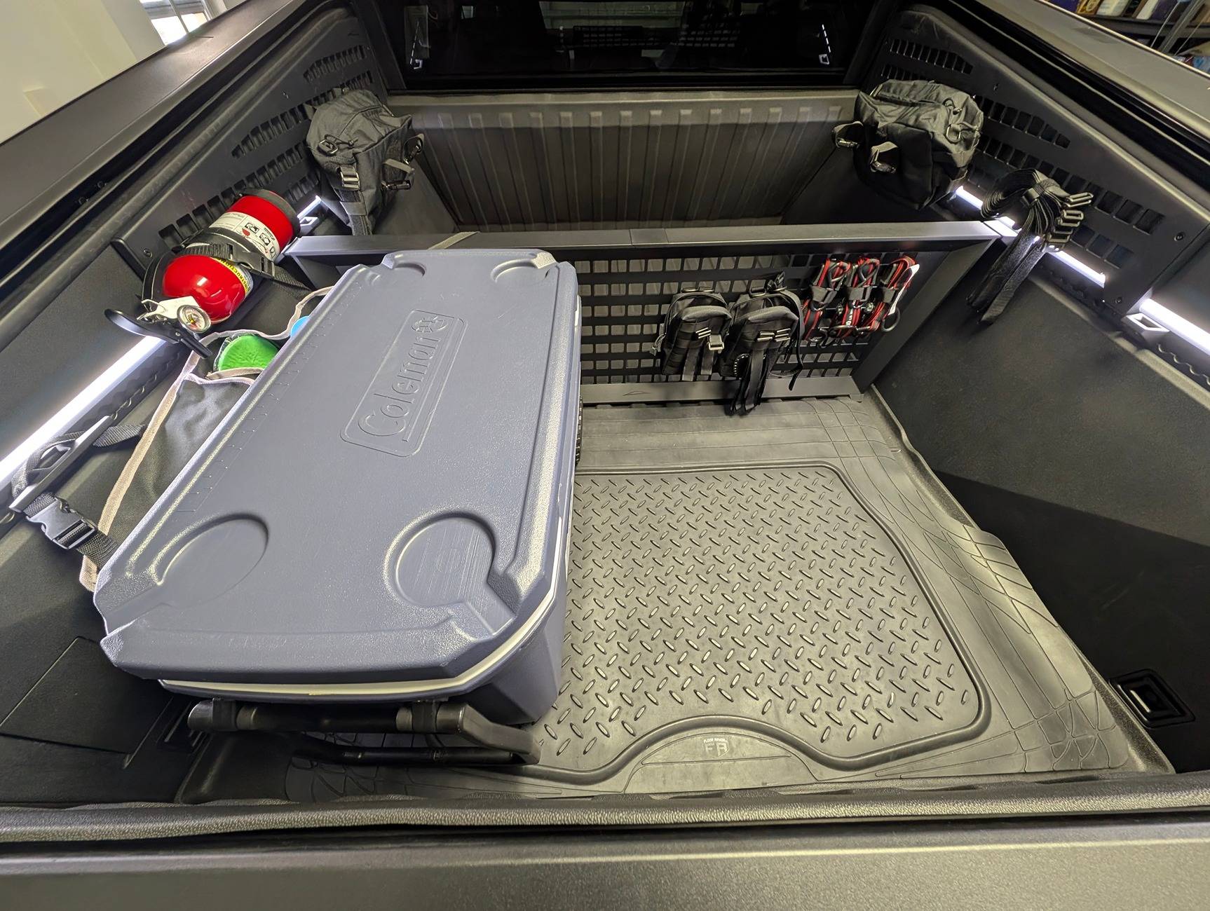 Tesla Cybertruck Please share what you put on your MOLLE Panels and your organization tips! 1000031402