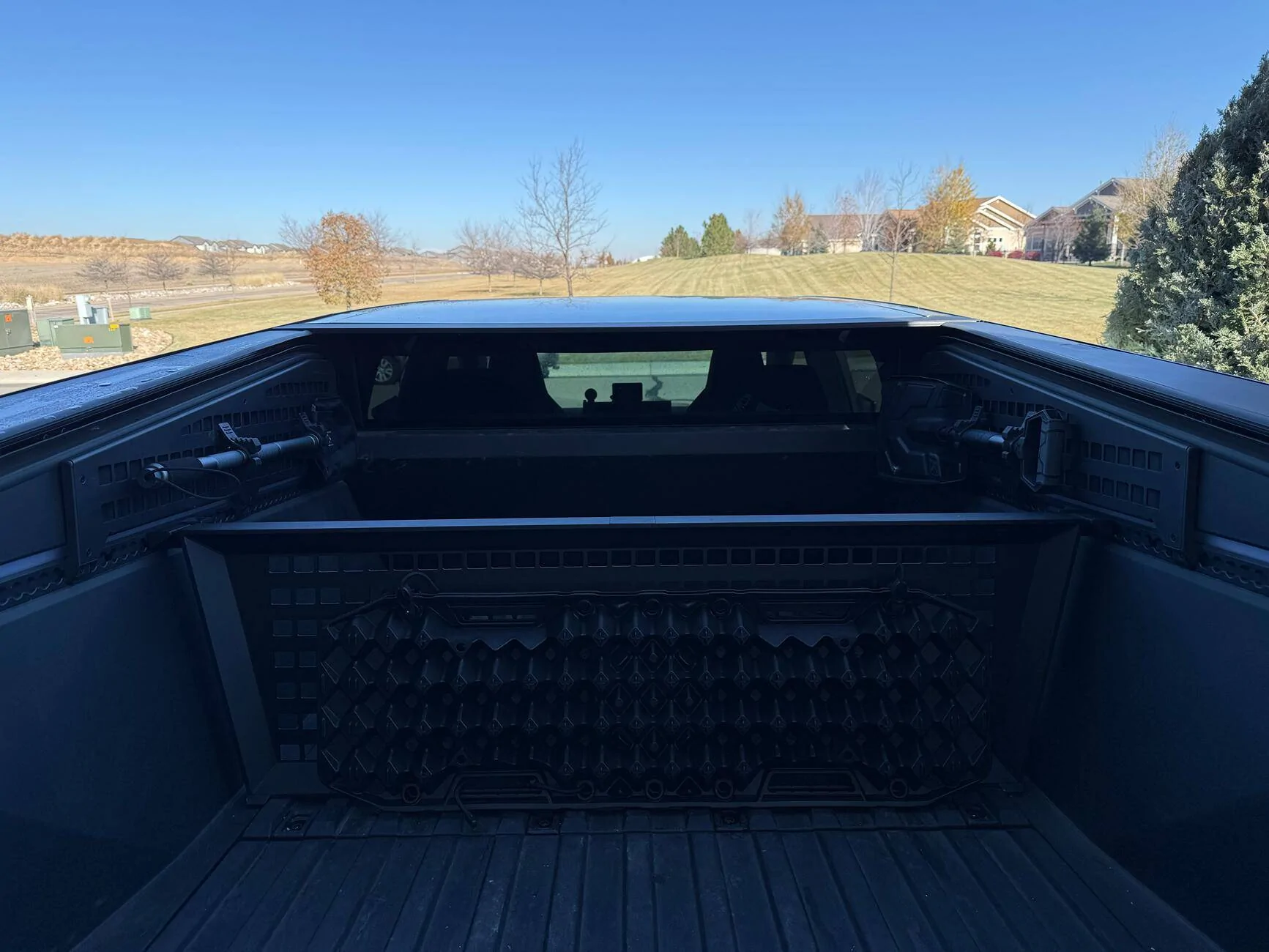 Tesla Cybertruck Please share what you put on your MOLLE Panels and your organization tips! tempImageclk95c