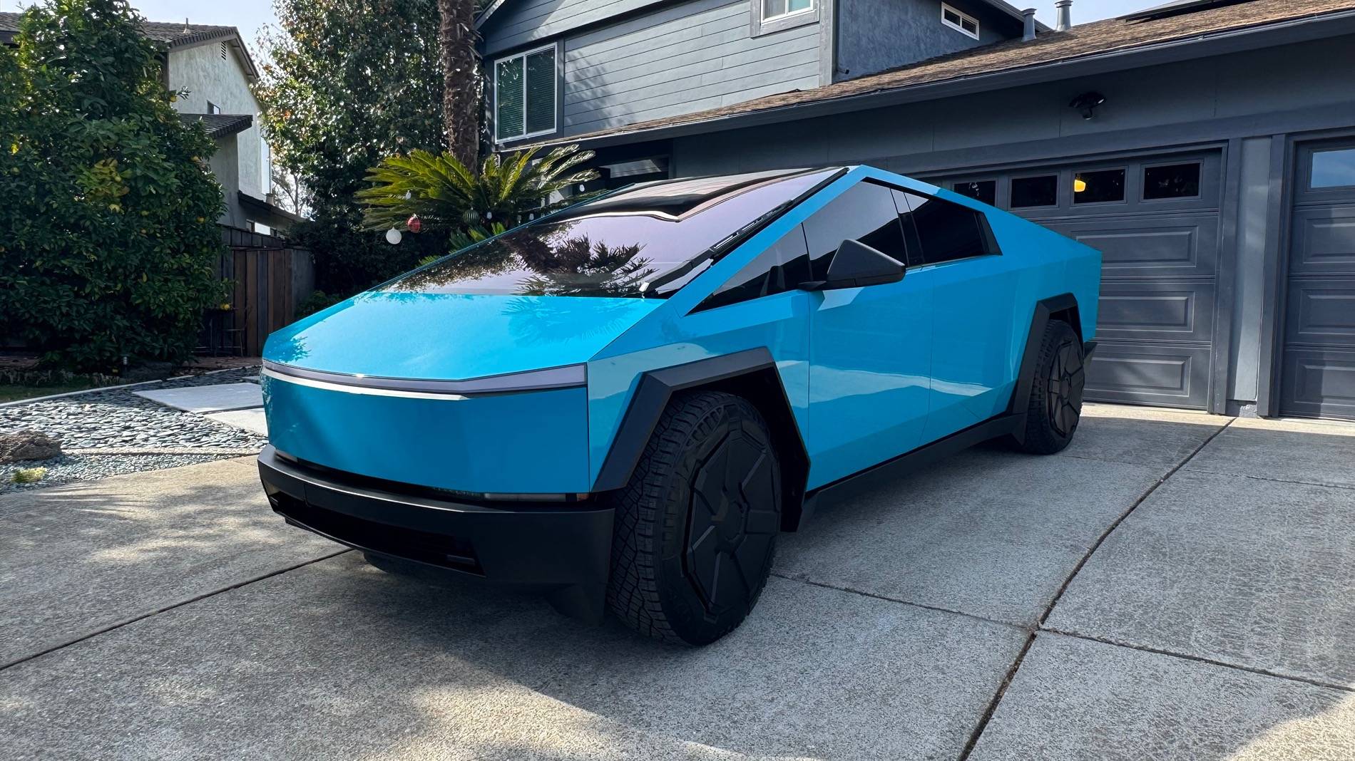 Tesla Cybertruck 2024 Cybertruck wrapped! Inozetek Coastal Blue Dynamic PPF IMG_4986