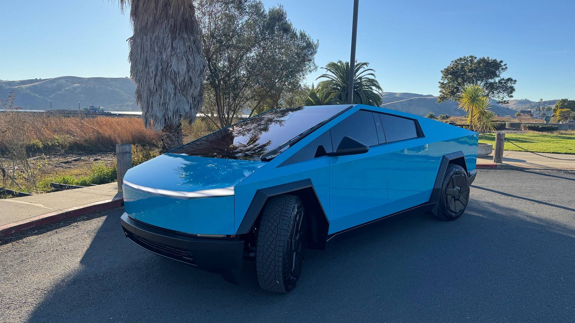 Tesla Cybertruck 2024 Cybertruck wrapped! Inozetek Coastal Blue Dynamic PPF IMG_5002