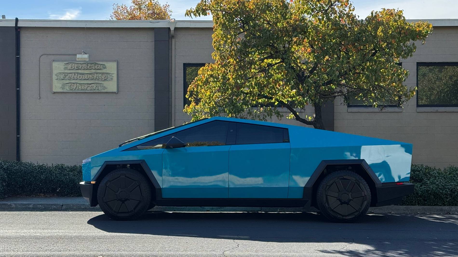 Tesla Cybertruck 2024 Cybertruck wrapped! Inozetek Coastal Blue Dynamic PPF IMG_4993