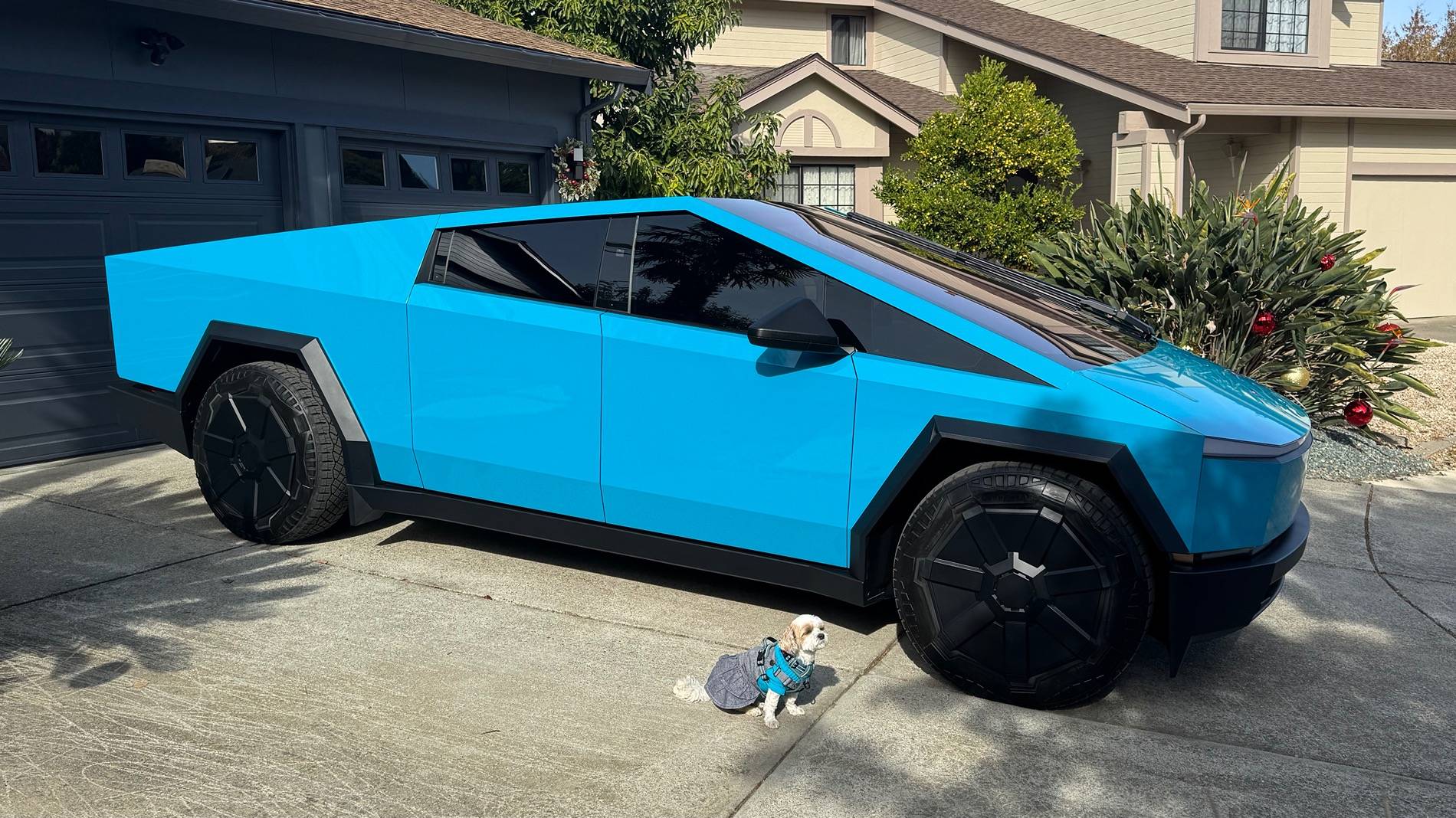 Tesla Cybertruck 2024 Cybertruck wrapped! Inozetek Coastal Blue Dynamic PPF IMG_4981