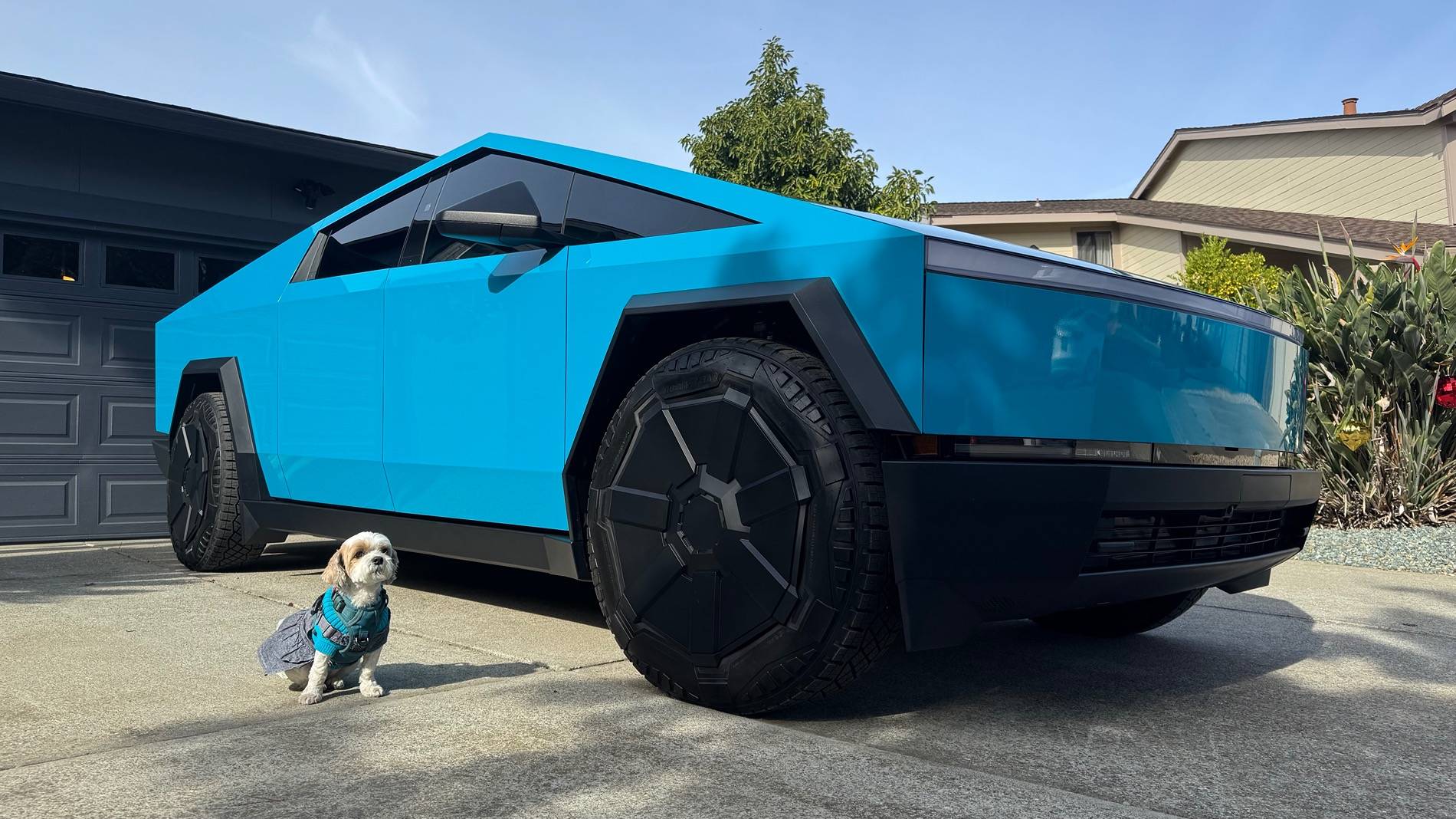 Tesla Cybertruck 2024 Cybertruck wrapped! Inozetek Coastal Blue Dynamic PPF IMG_4978
