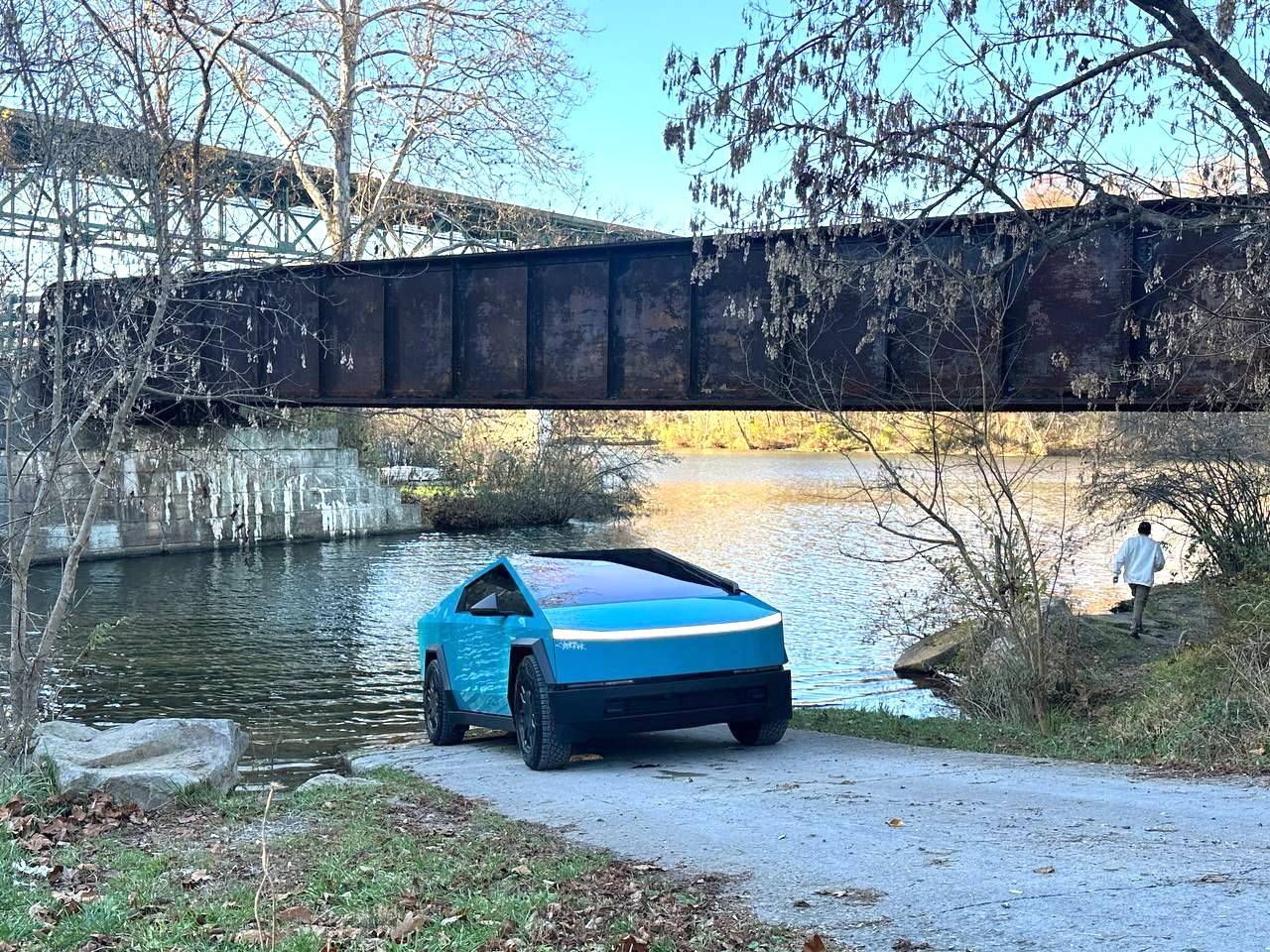 Tesla Cybertruck Project complete: Miami Blue Cybertruck 1000014100 (1)