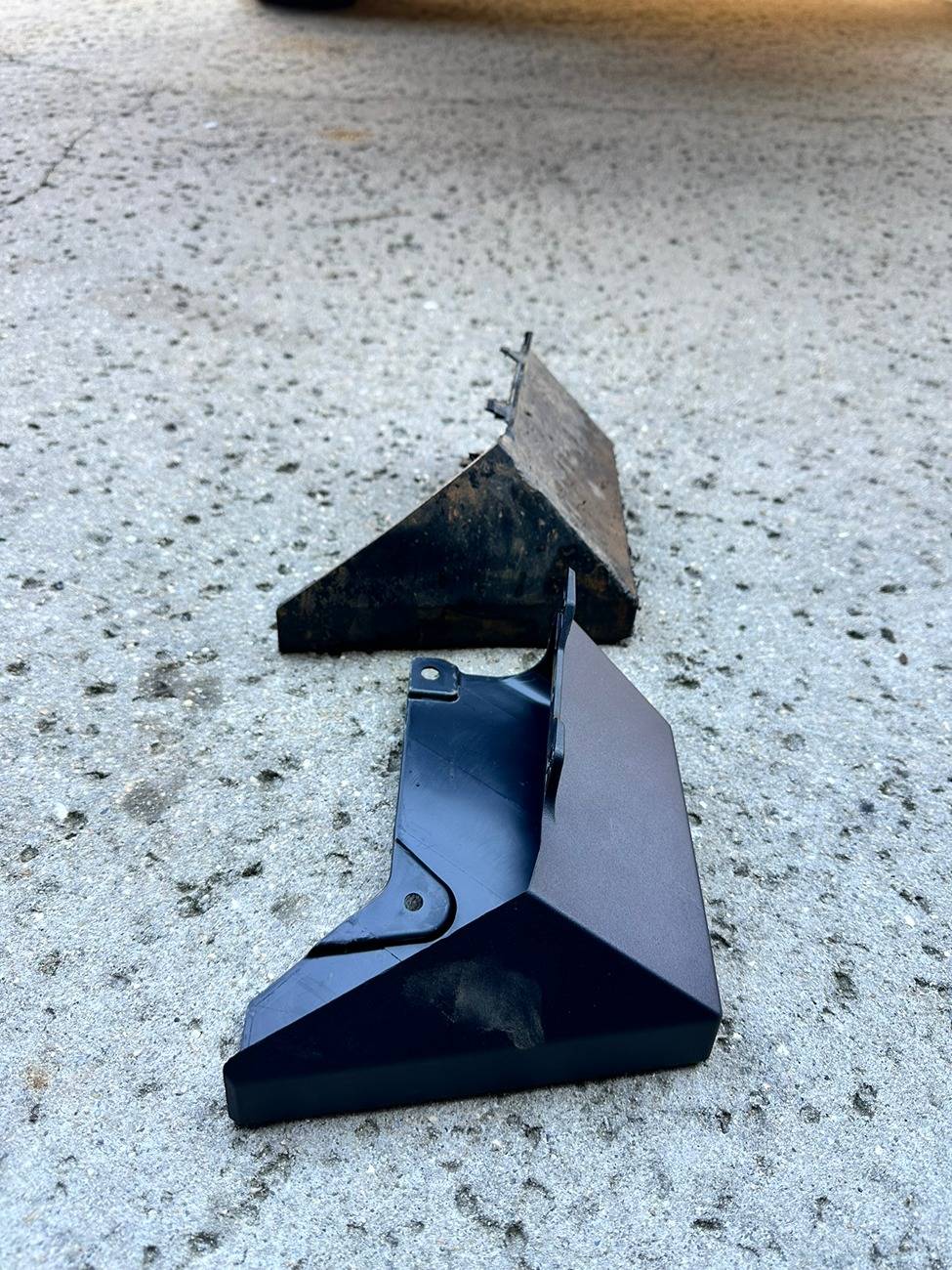 Tesla Cybertruck Had my cybertruck for 4 days and this thing broke IMG_4187.JPEG