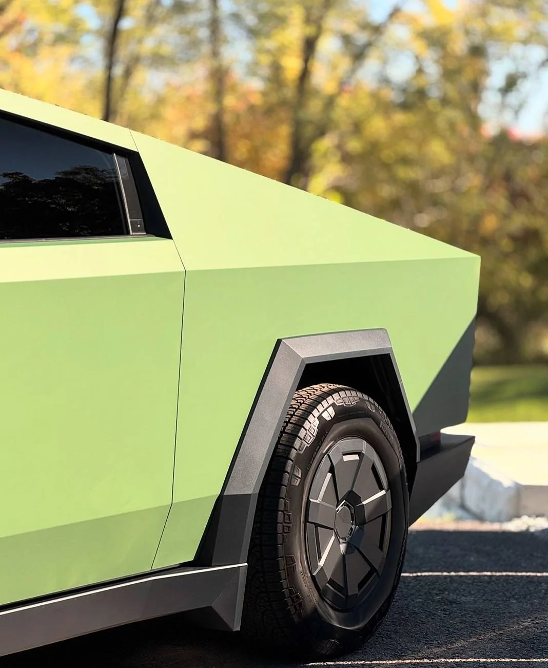 Tesla Cybertruck GREEN Vinyl Wrap & PPF Cybertruck -- Photos & Videos IMG_9642
