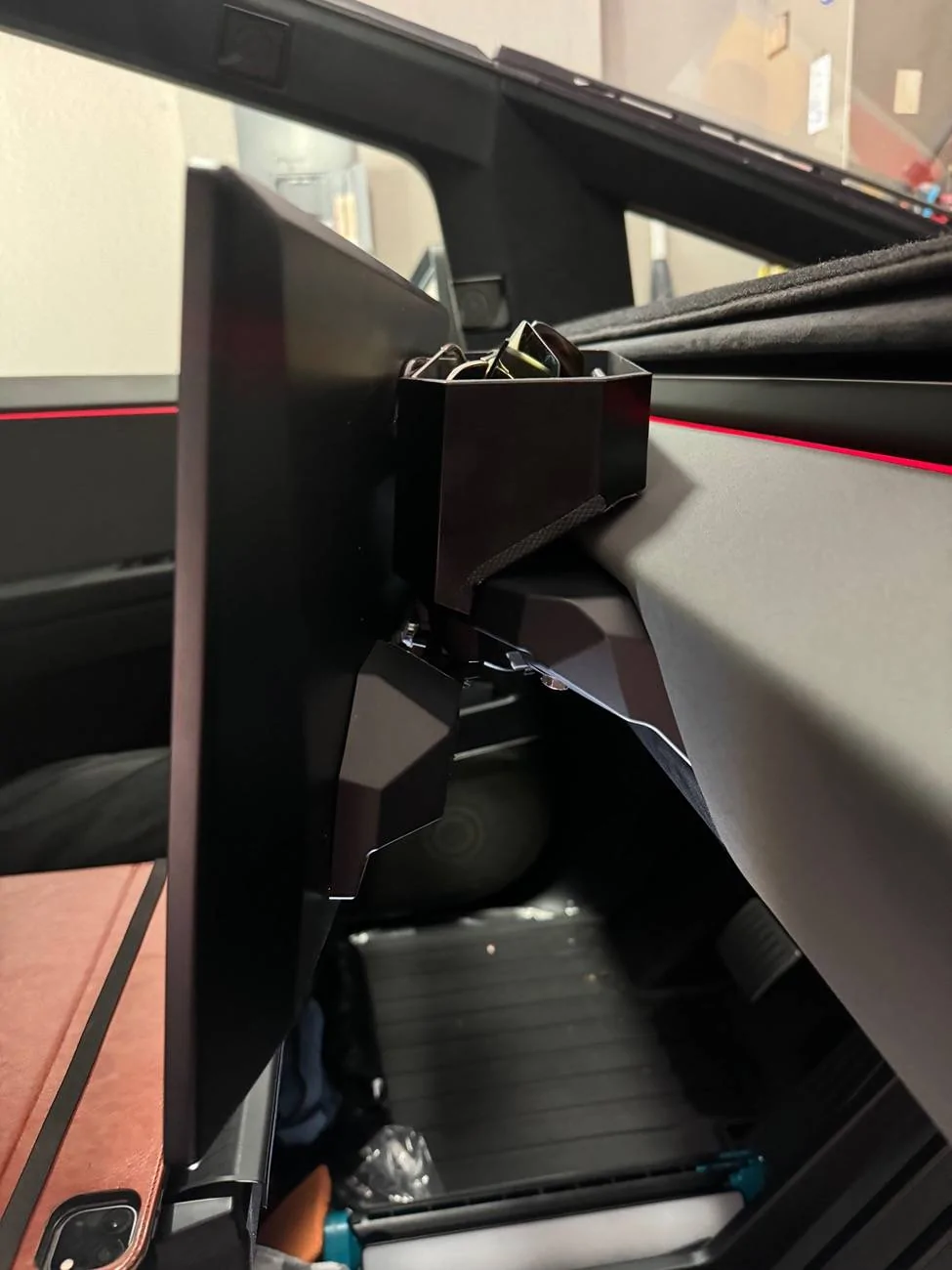 Tesla Cybertruck AnySix swivel display installation info IMG_1209