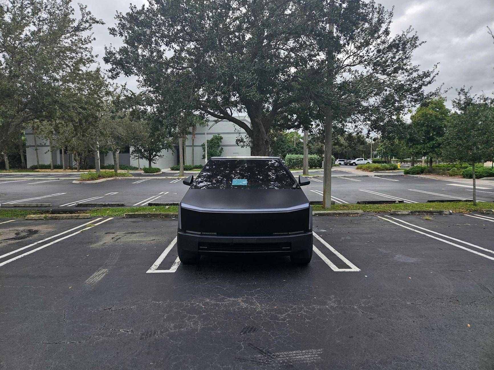 Tesla Cybertruck If you have a Cyberbeast and are waiting on a light bar you're going to want to read this! signal-2024-11-19-093654