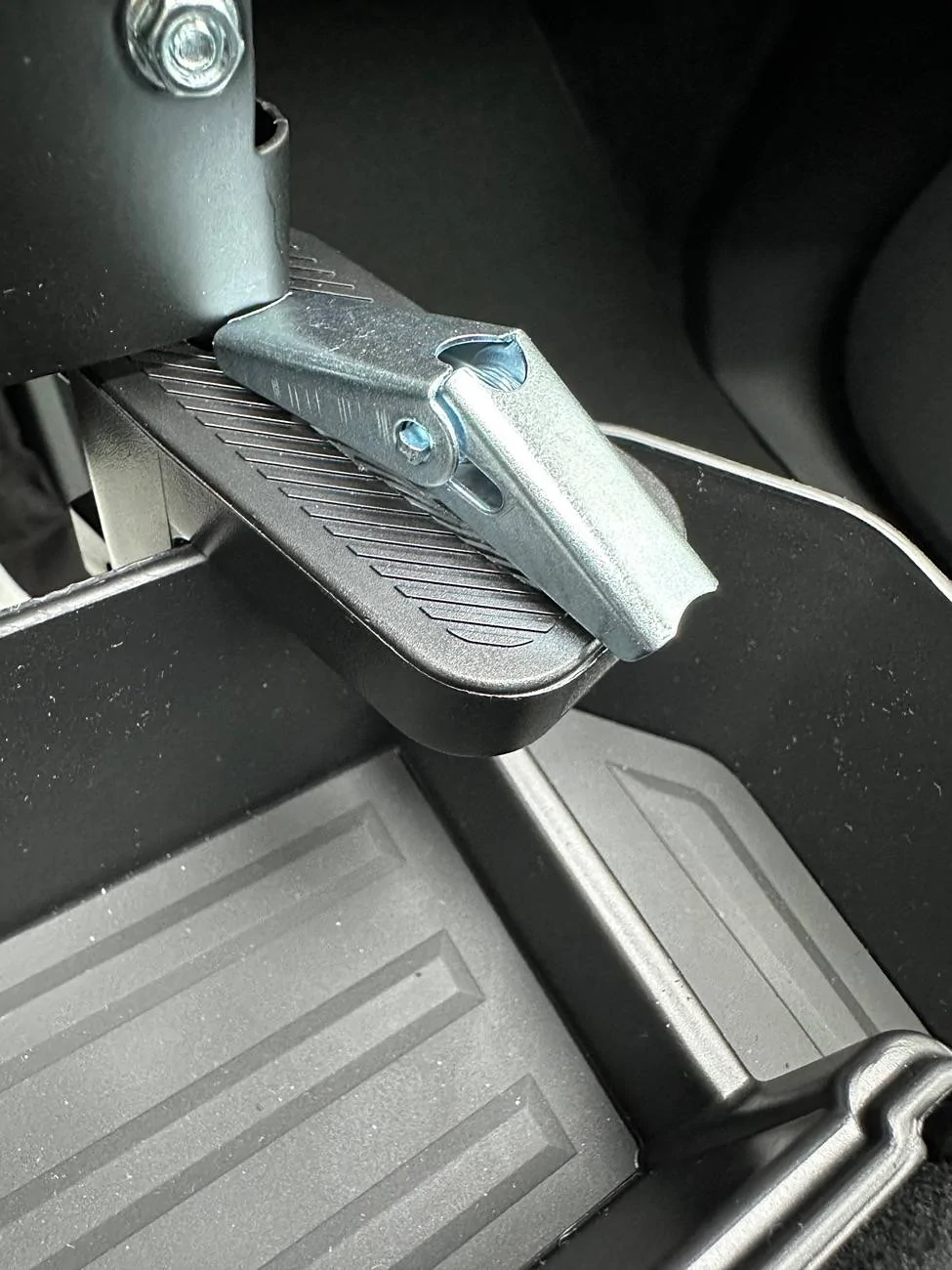 Tesla Cybertruck CyberGlasses holder IMG_1826