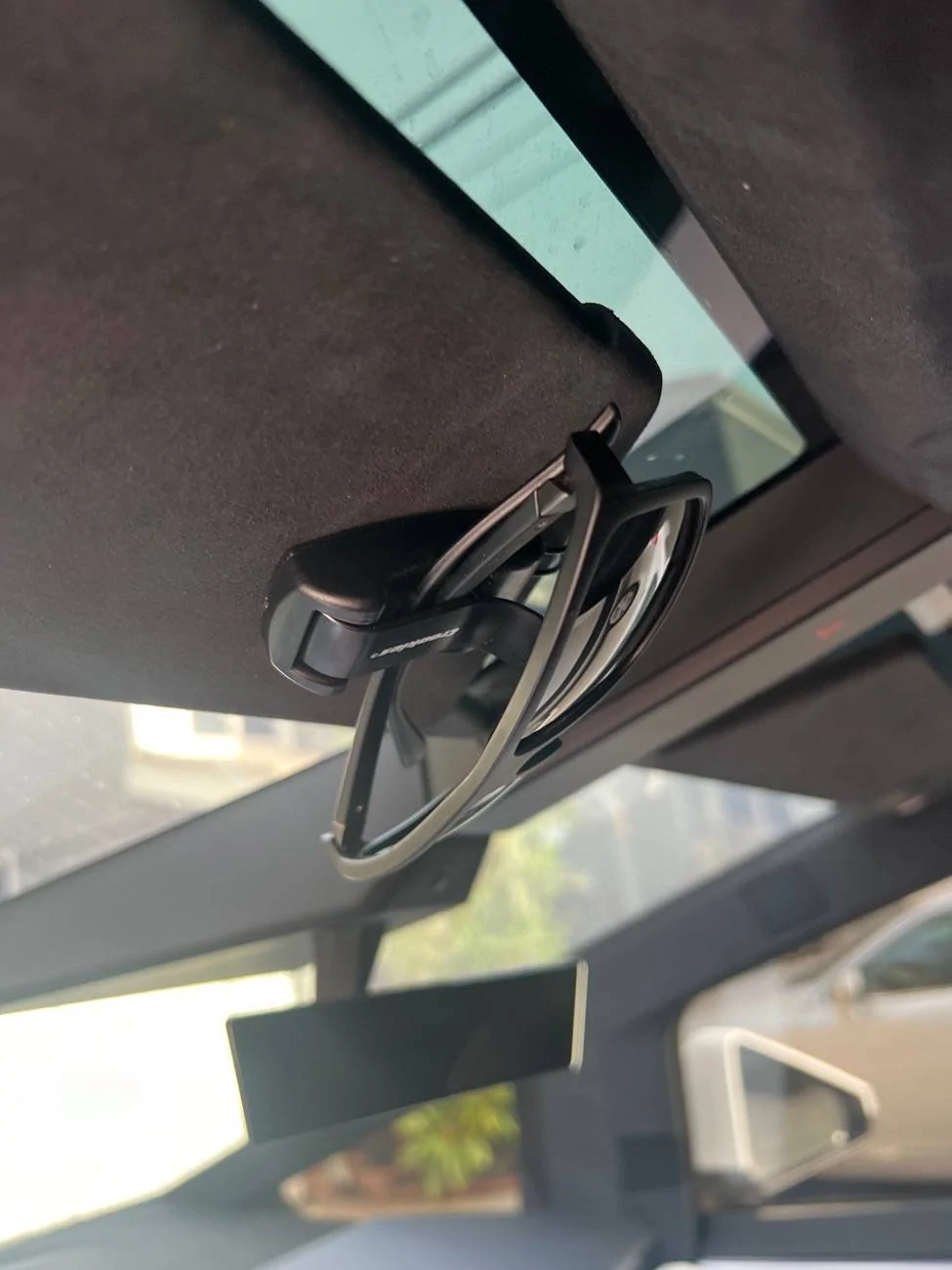 Tesla Cybertruck CyberGlasses holder IMG_6541