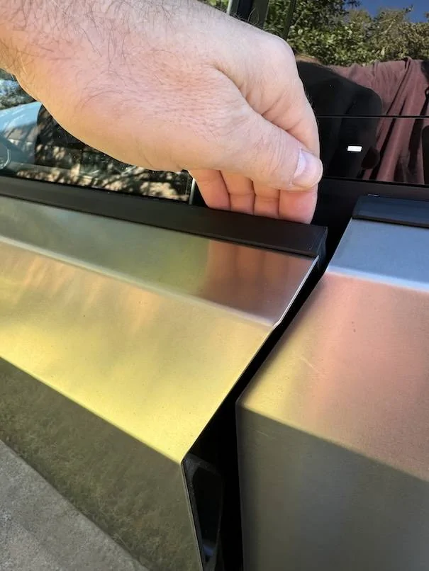Tesla Cybertruck Finger slammed door IMG_0545