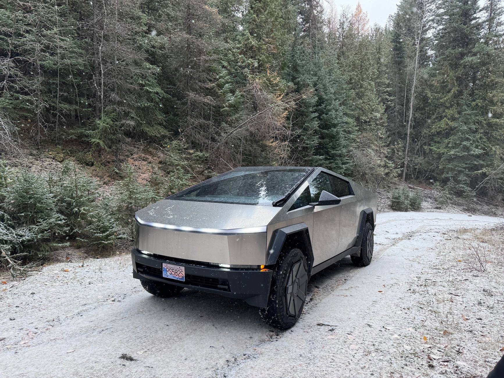 Tesla Cybertruck CYBERTRUCK OFF-ROAD WINTER IMG_3822