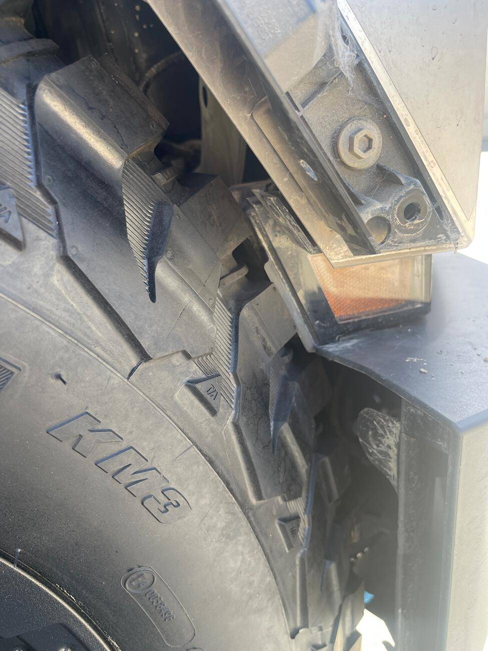 Tesla Cybertruck 37" inch tires + 18" wheels on Cybertruck tempImageJfGLxf