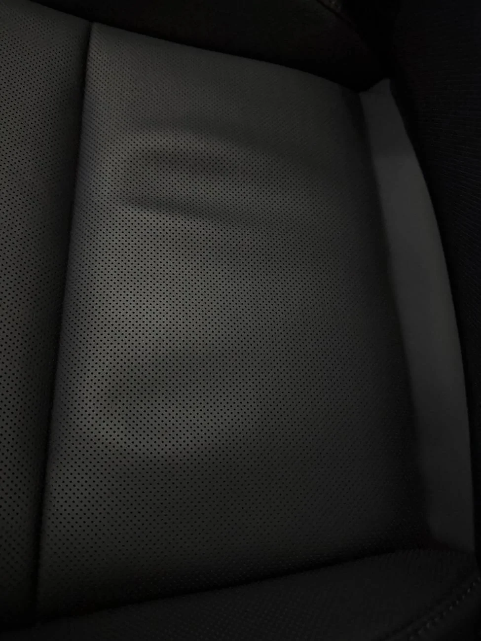 Tesla Cybertruck Cybertruck seats wrinkled IMG_6378