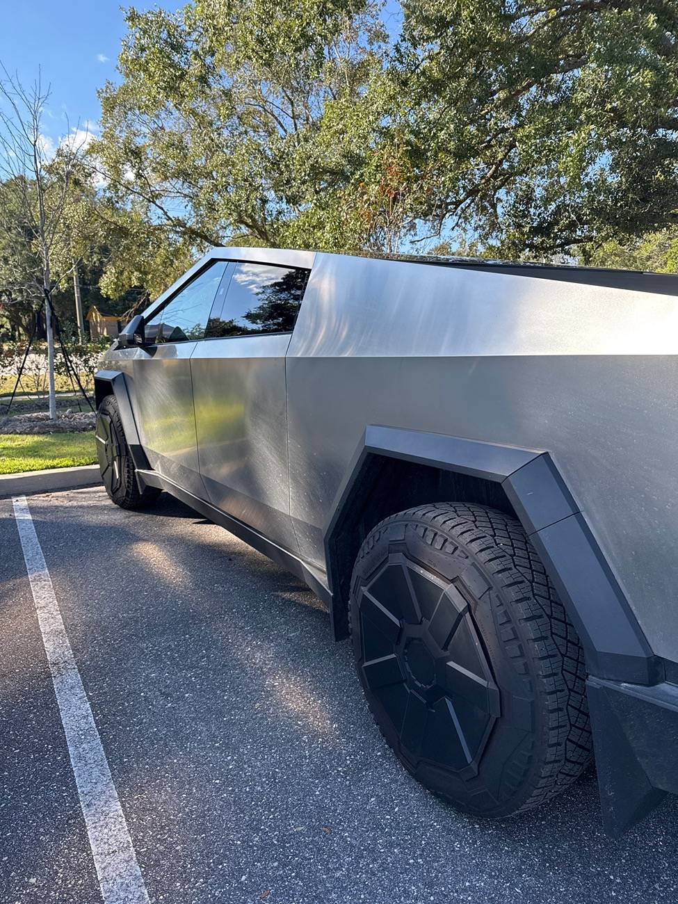 Tesla Cybertruck Heated seats… working correctly? image