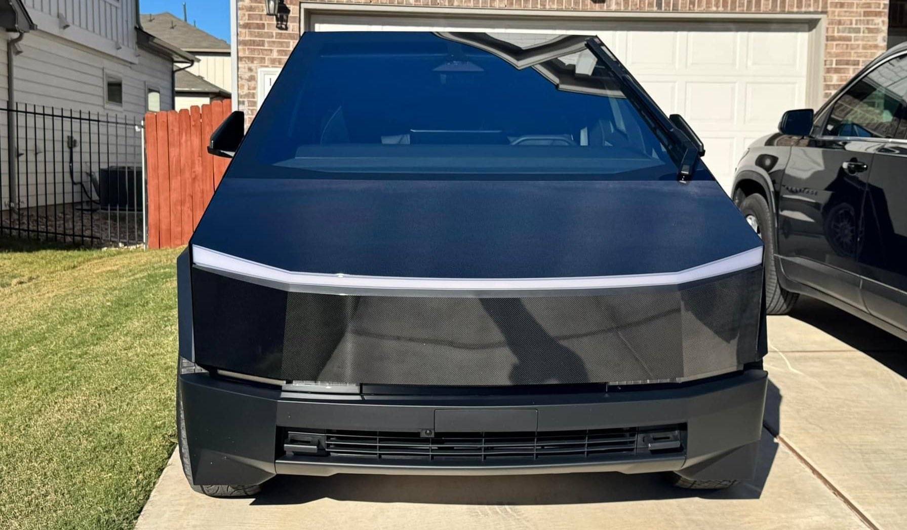 Tesla Cybertruck BLACK Vinyl Wrap & PPF Cybertruck -- Photos & Videos Gc3zC4nWMAA4a7K