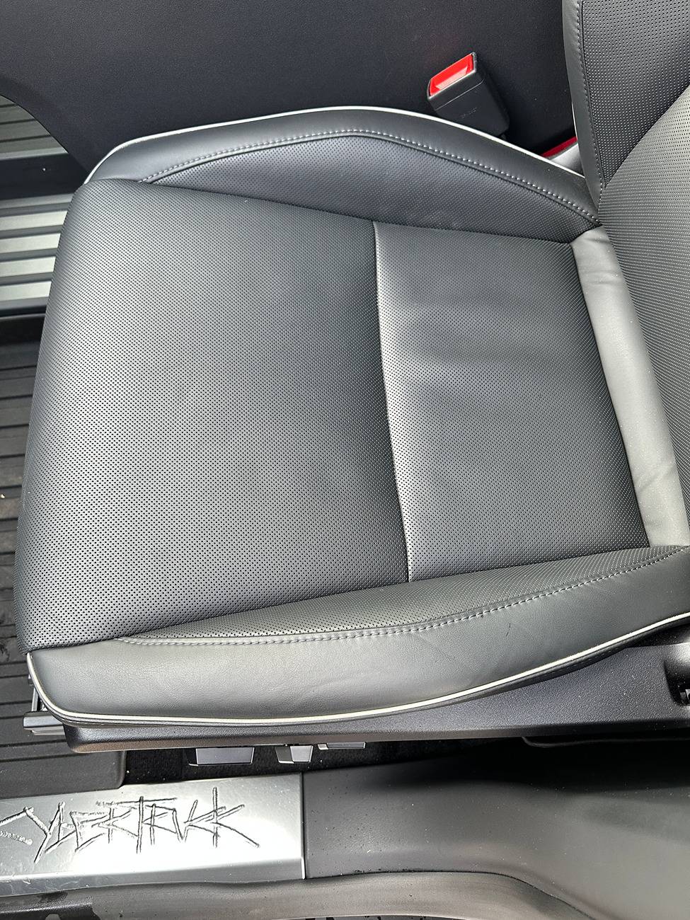 Tesla Cybertruck Cybertruck seats wrinkled CT-Seat.JPEG