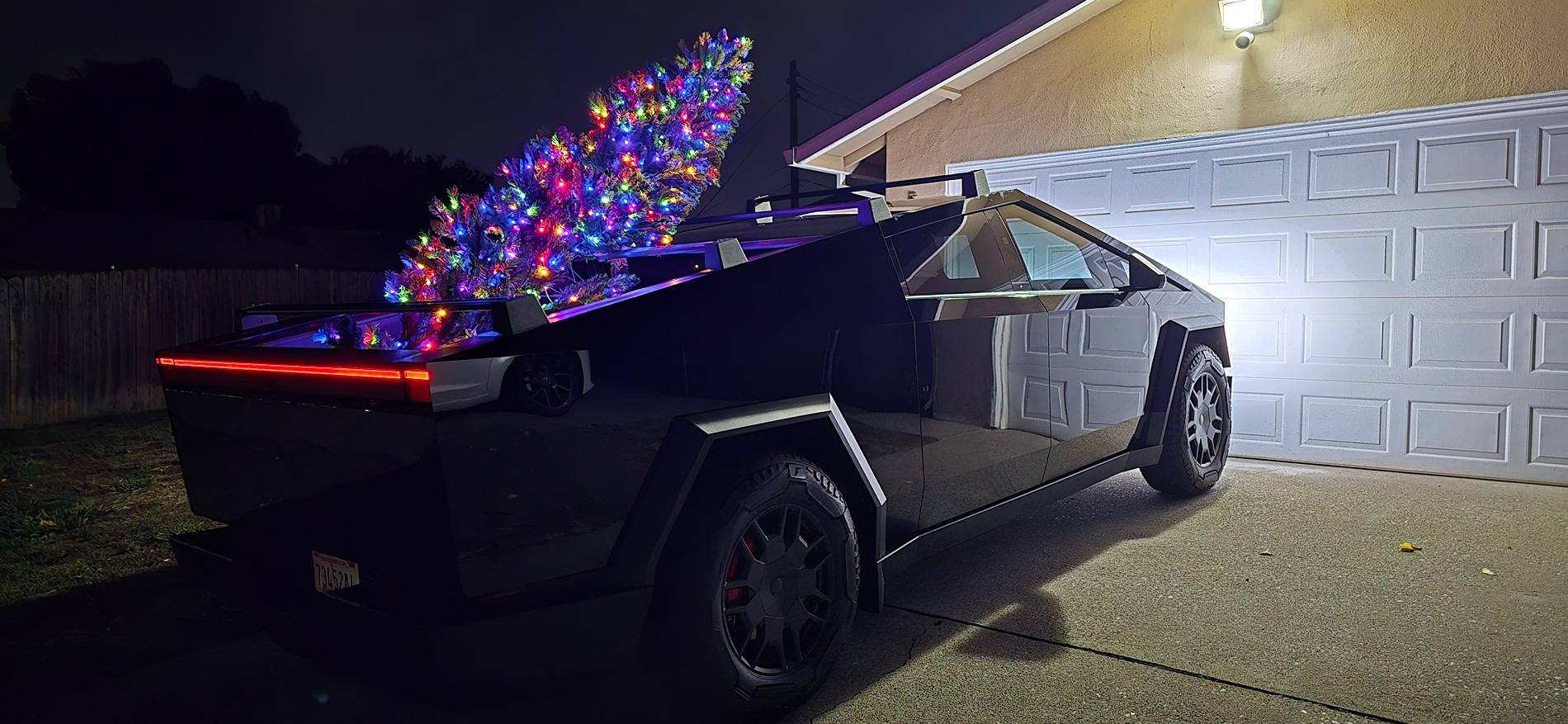 Tesla Cybertruck Christmas Cybertruck 1000008008