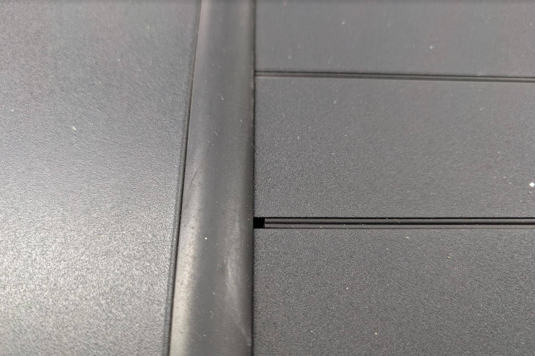 Tesla Cybertruck Tonneau cover gap issue fixed by Service Center under warranty 1732302272035-5h