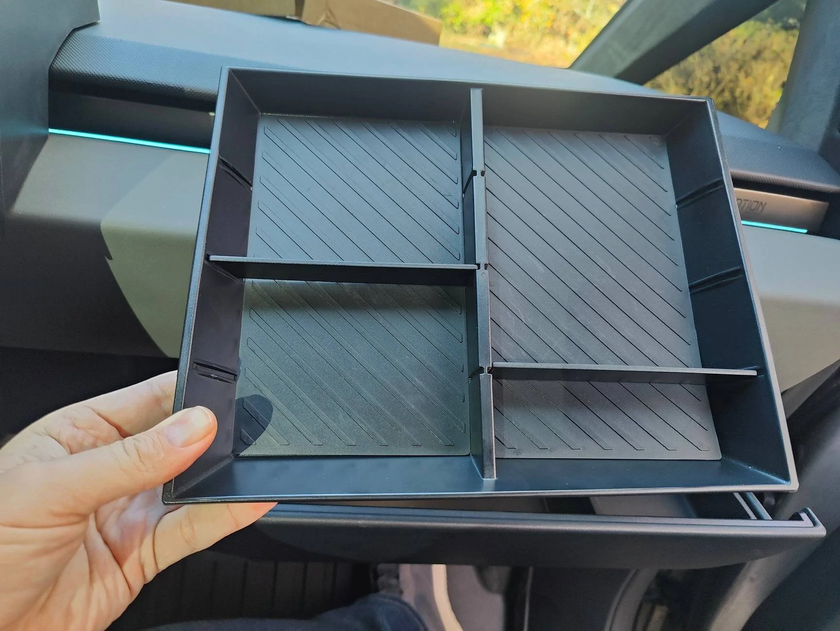 Tesla Cybertruck Foronetry Cybertruck Glove Box Organizer Customer Review IMG20241122145817