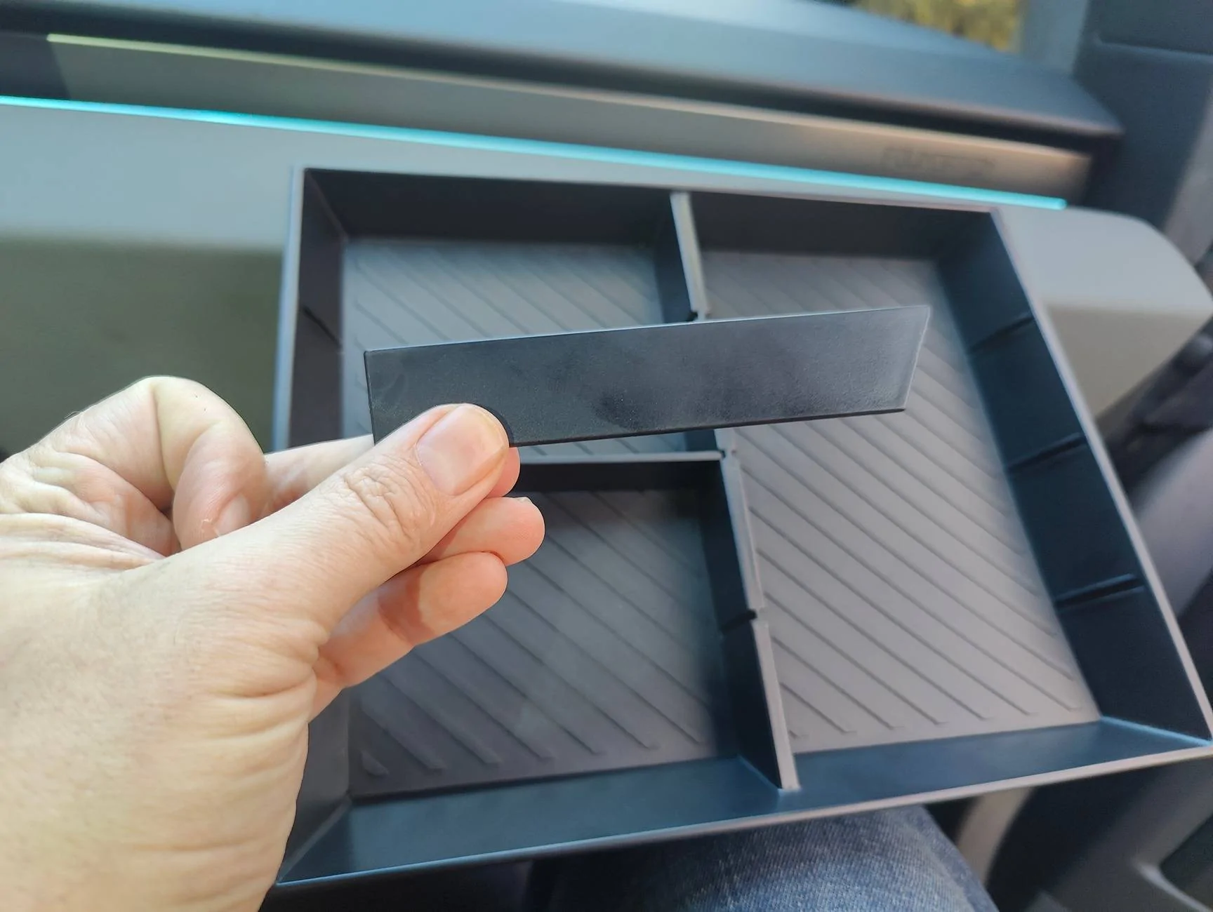 Tesla Cybertruck Foronetry Cybertruck Glove Box Organizer Customer Review IMG20241122145839