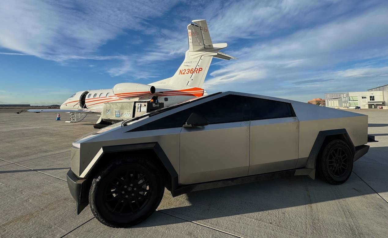 Tesla Cybertruck CT in service for 2 Weeks… 48Hrs after delivery!!!😬 IMG_8091