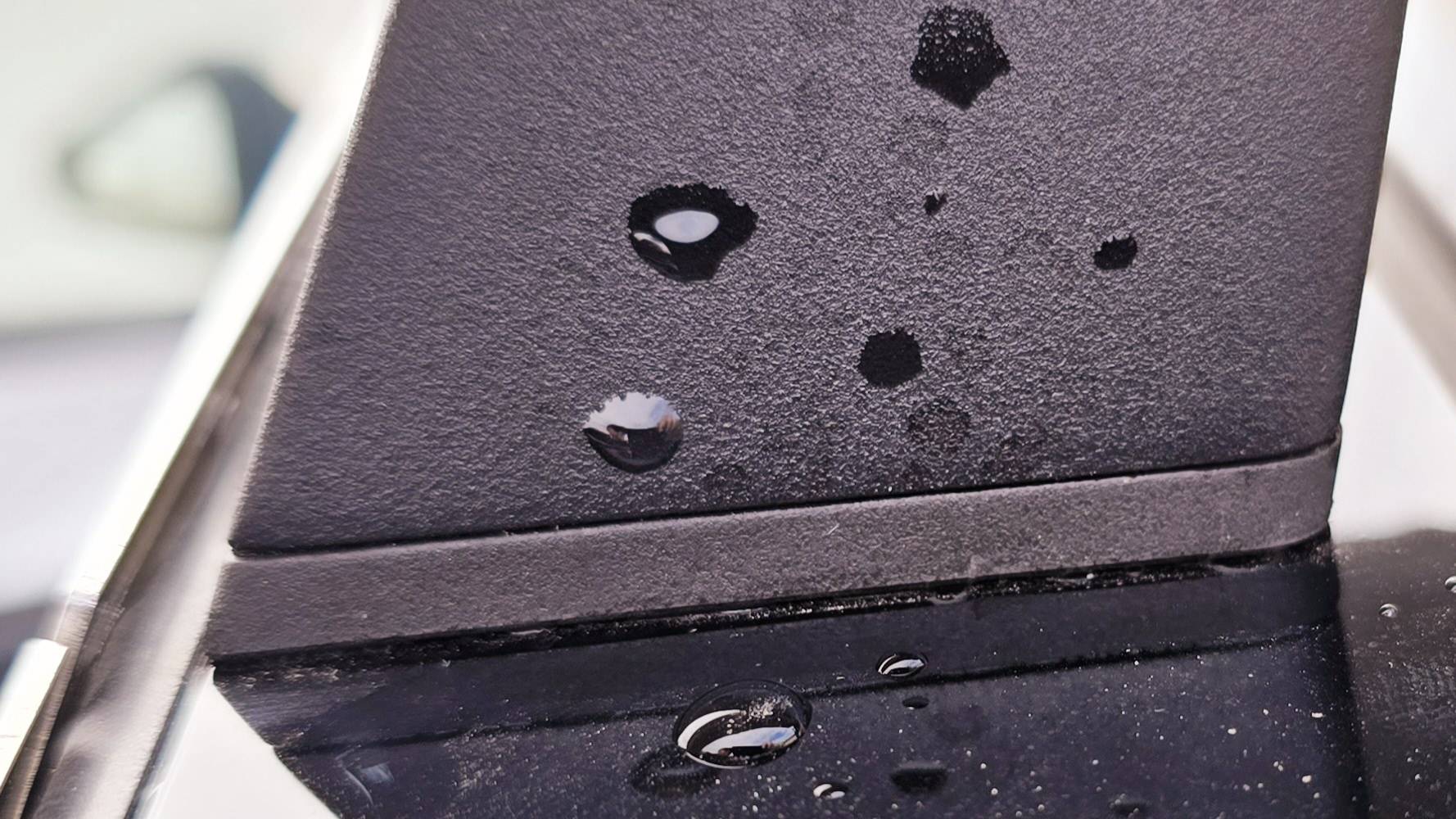 Tesla Cybertruck OE Crossbars installed but not fitting properly! 1000042420