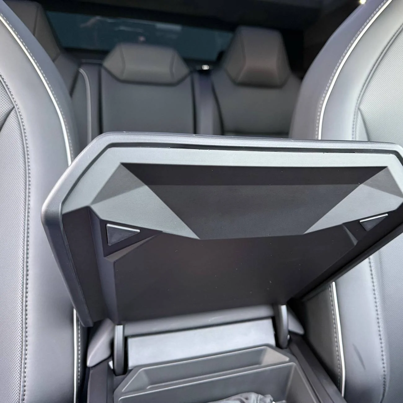 Tesla Cybertruck Armrest wear IMG_1048