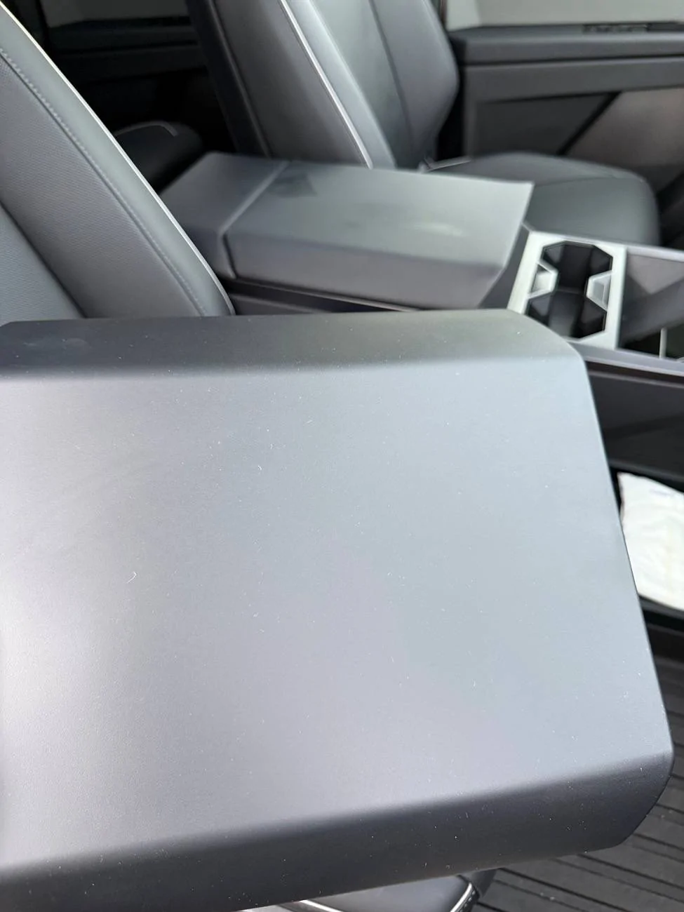 Tesla Cybertruck Armrest wear IMG_1042