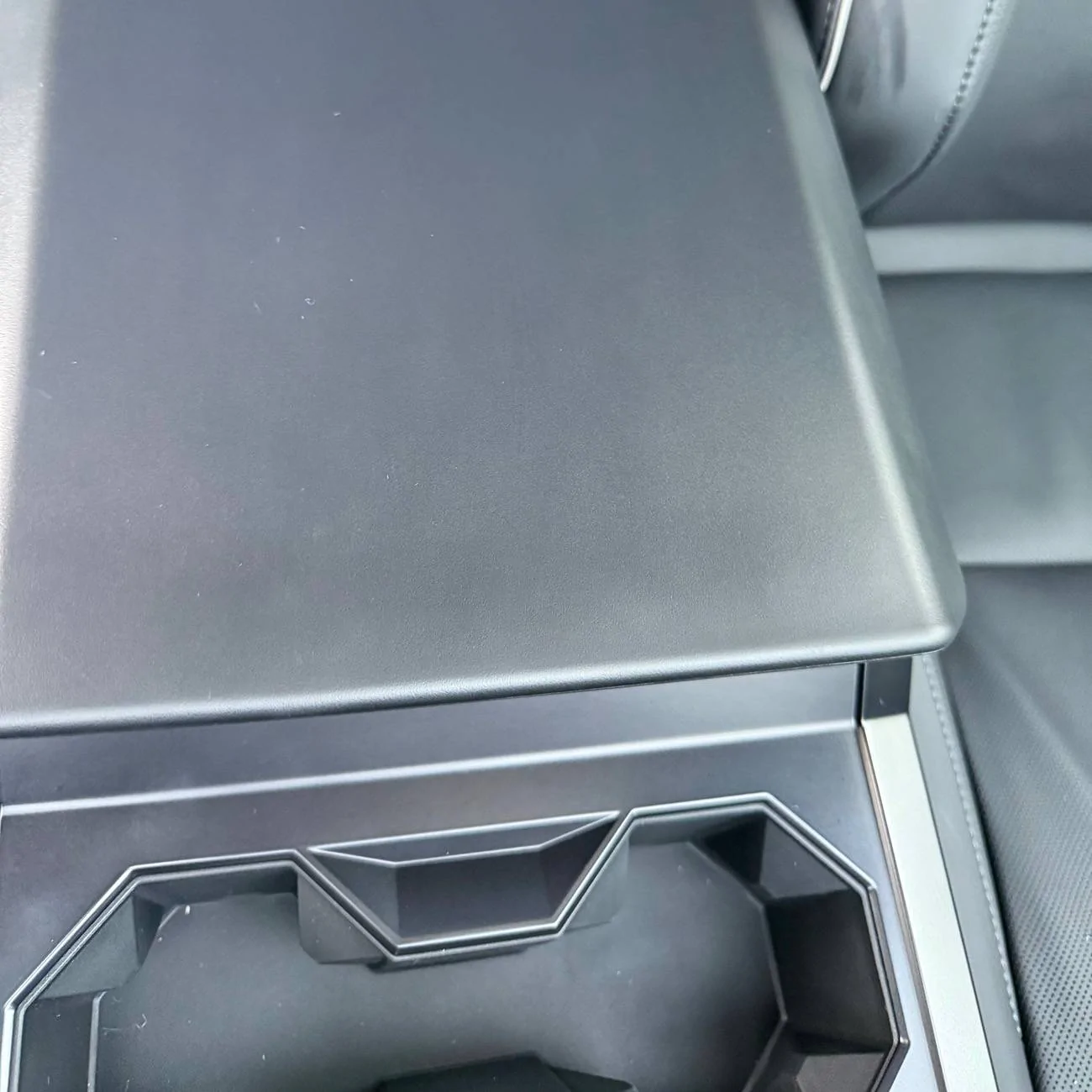 Tesla Cybertruck Armrest wear IMG_1045