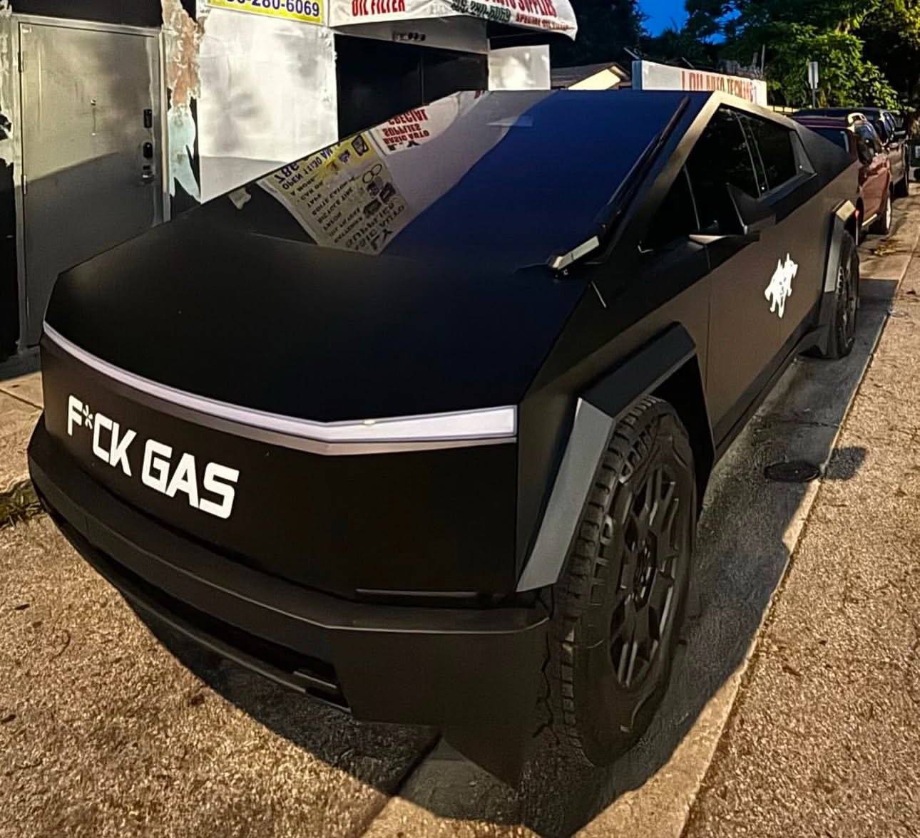 Tesla Cybertruck Daily random Cybertruck photos thread - Post Yours! 📸 🤳 GdKqxzdWEAIF353