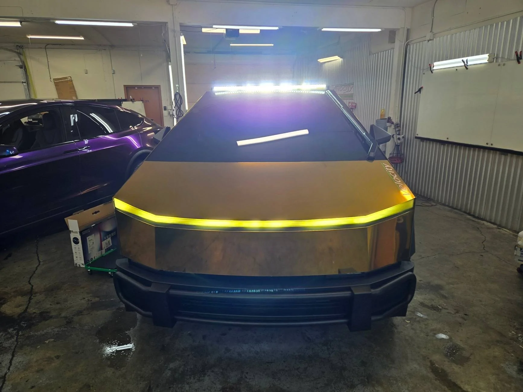 Tesla Cybertruck GOLD Vinyl Wrap & PPF Cybertruck -- Photos & Videos 20241105_142104