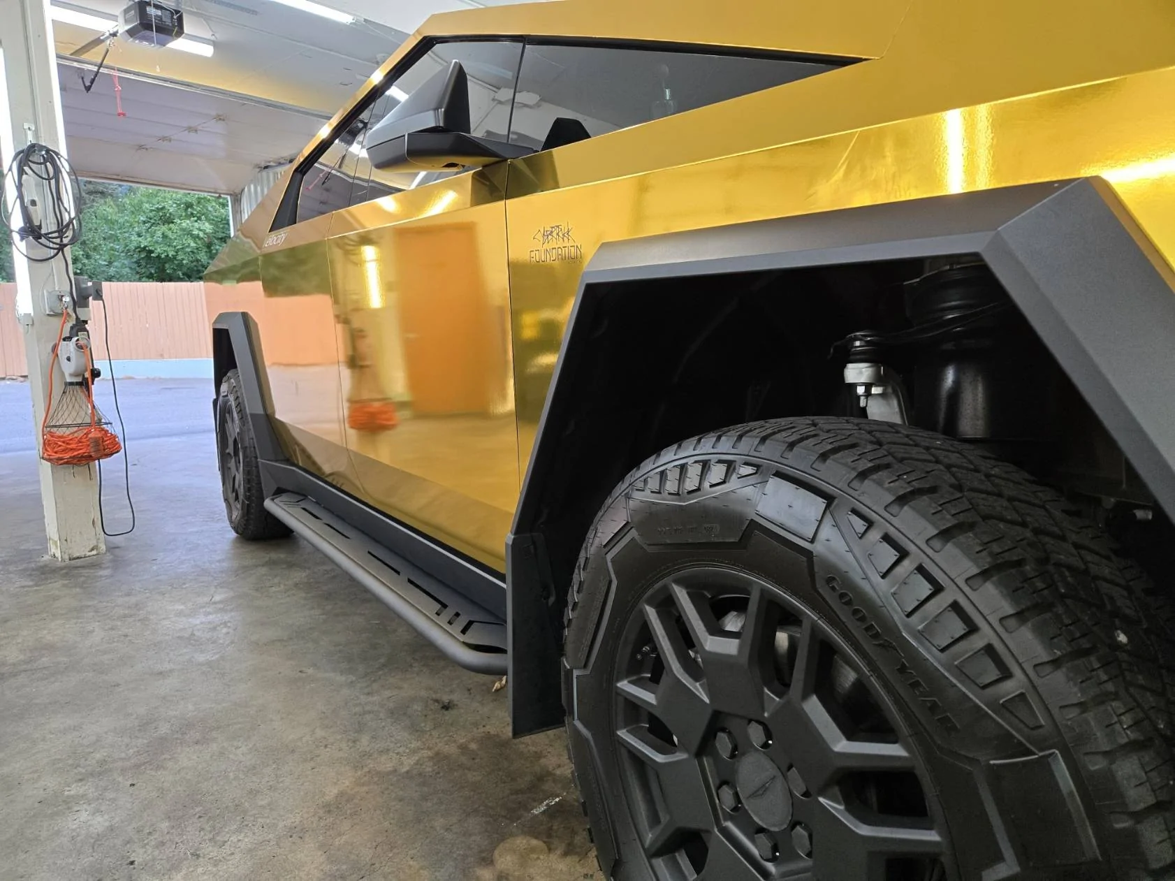 Tesla Cybertruck Cybertruck 2024-2025 Deployable Electric Running Boards Side Steps 20241001_164331