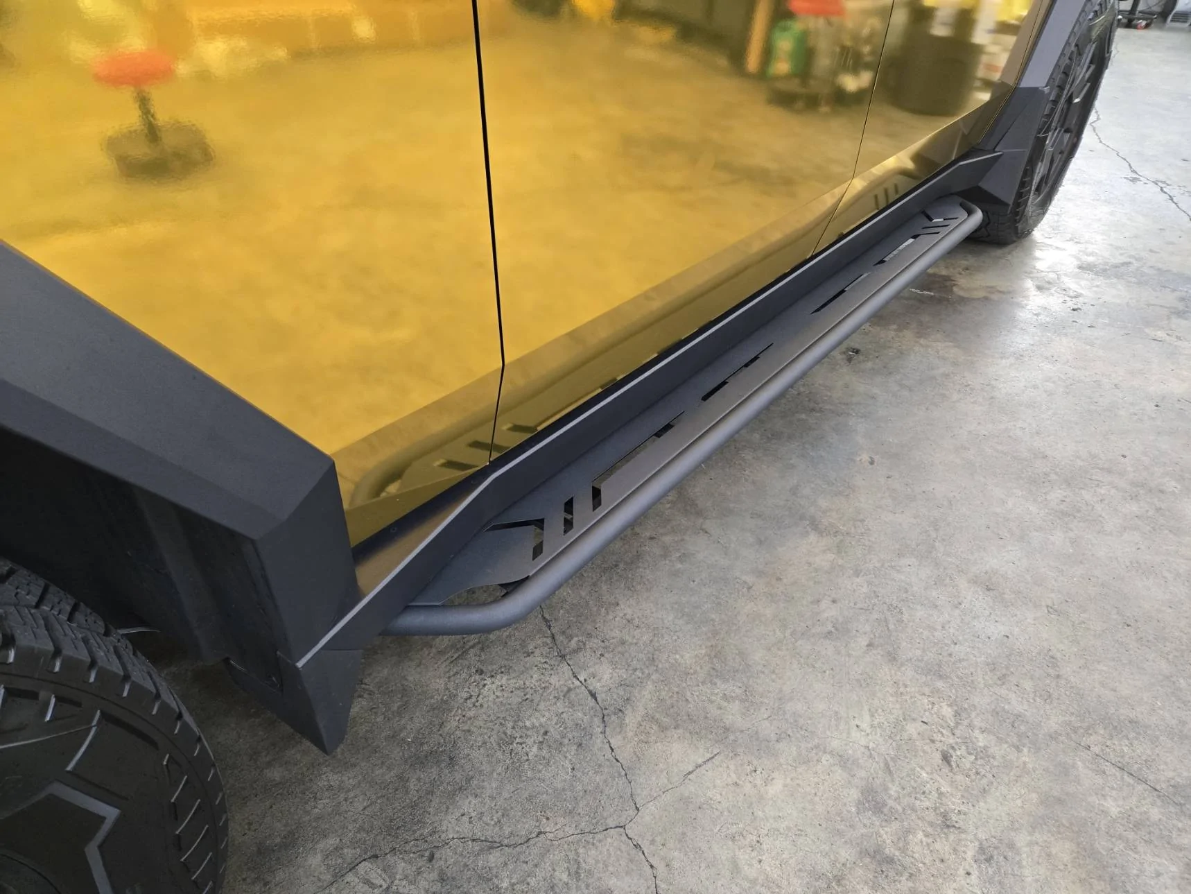 Tesla Cybertruck Cybertruck 2024-2025 Deployable Electric Running Boards Side Steps 20241001_164407