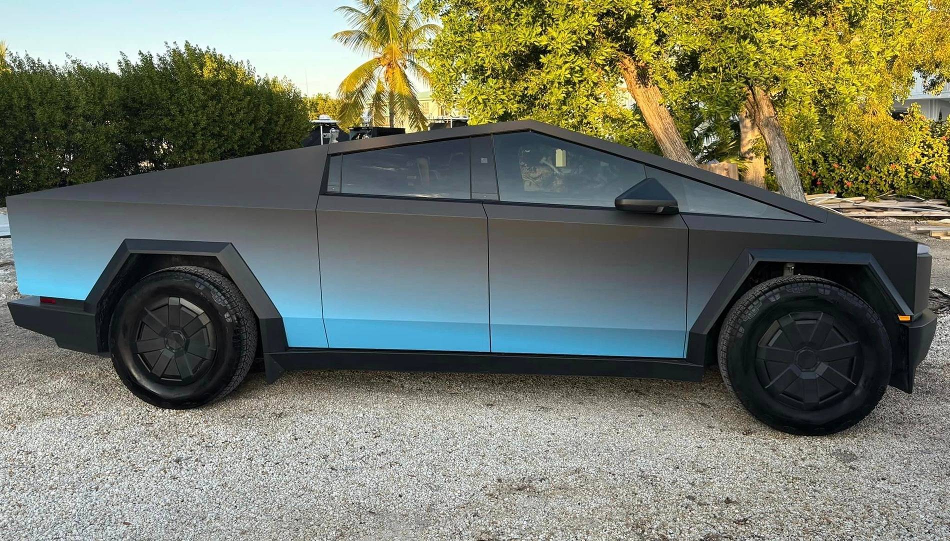 Tesla Cybertruck COLOR SHIFT / FADE / CHAMELEON Vinyl Wrap & PPF Cybertruck -- Photos & Videos cybertruck fade wrap black to blue2