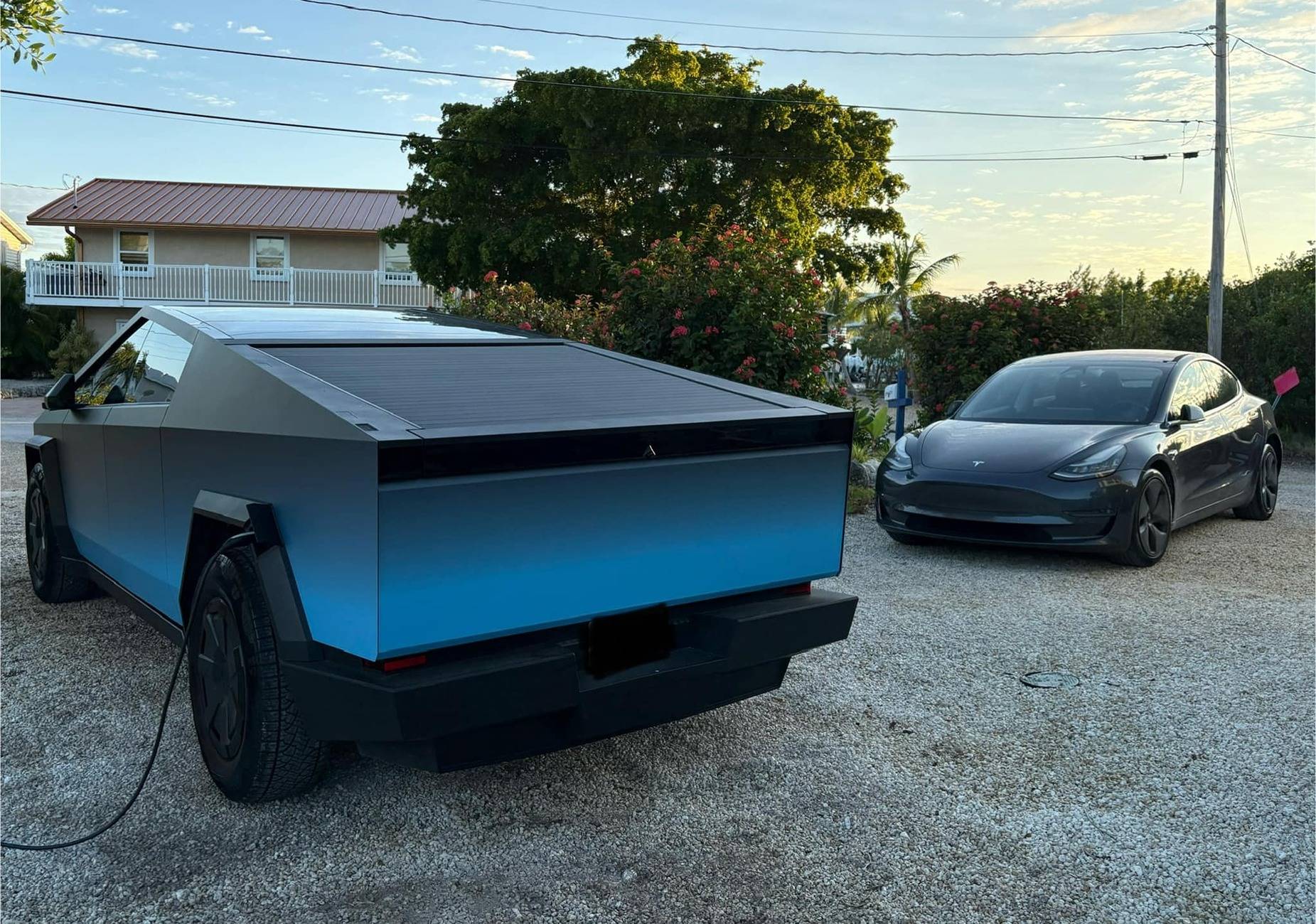 Tesla Cybertruck COLOR SHIFT / FADE / CHAMELEON Vinyl Wrap & PPF Cybertruck -- Photos & Videos cybertruck fade wrap black to blue4