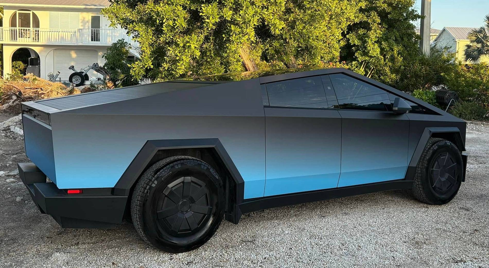 Tesla Cybertruck COLOR SHIFT / FADE / CHAMELEON Vinyl Wrap & PPF Cybertruck -- Photos & Videos cybertruck fade wrap black to blue1