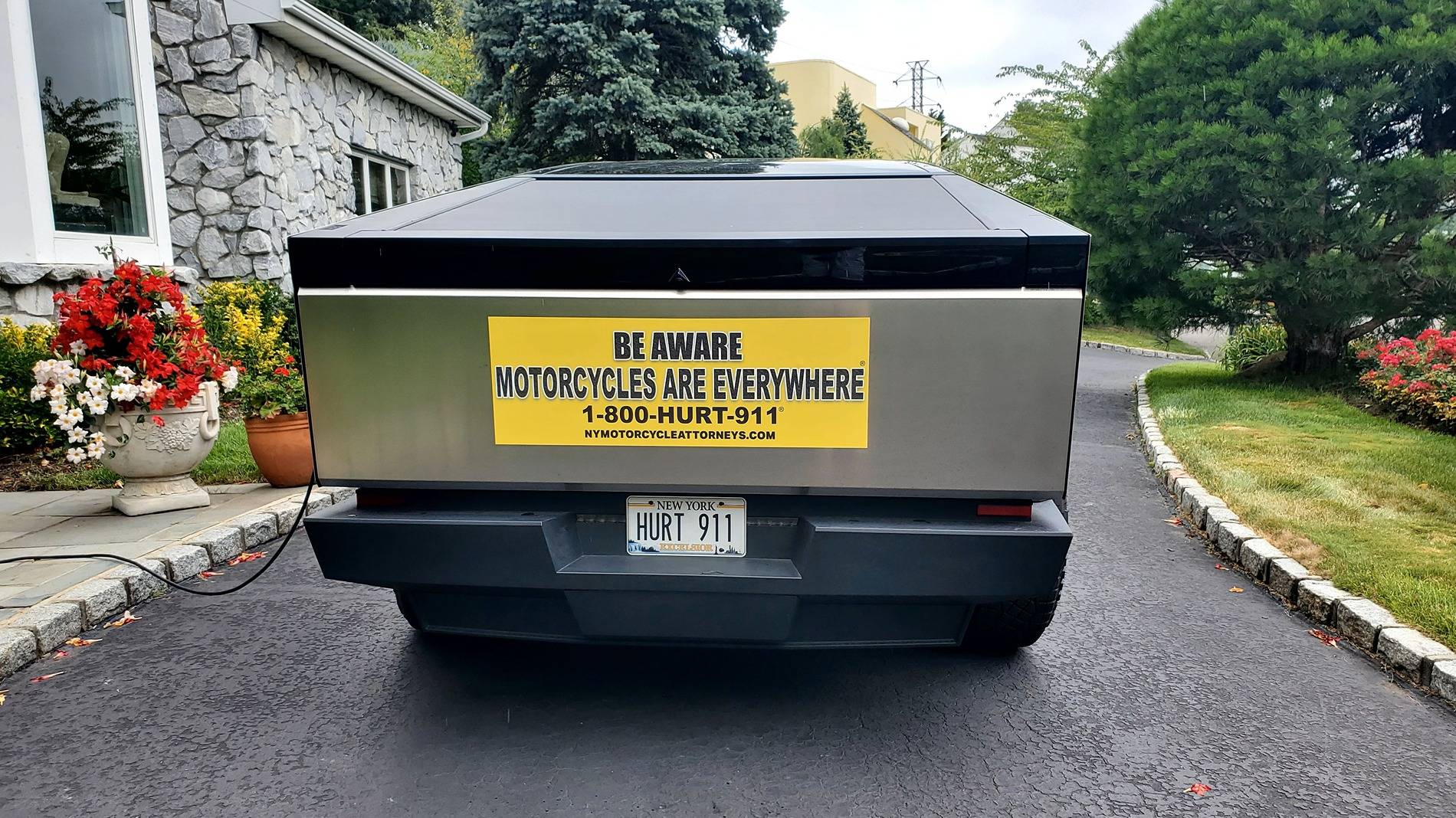 Tesla Cybertruck Don’t put magnets on your CT! Corrosion? 20240731_103351