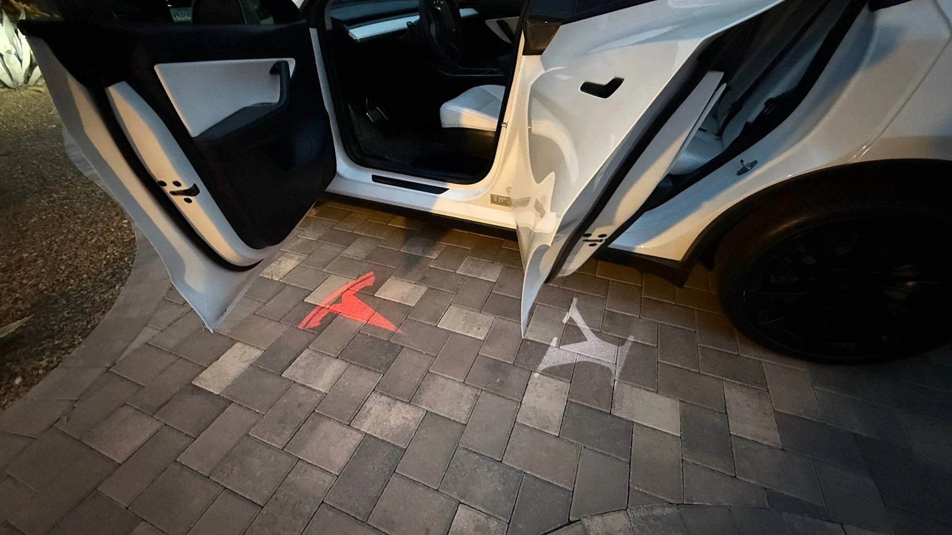 Tesla Cybertruck Cybertruck Projection Lights / Puddle Lights now available in the Shop IMG_2036