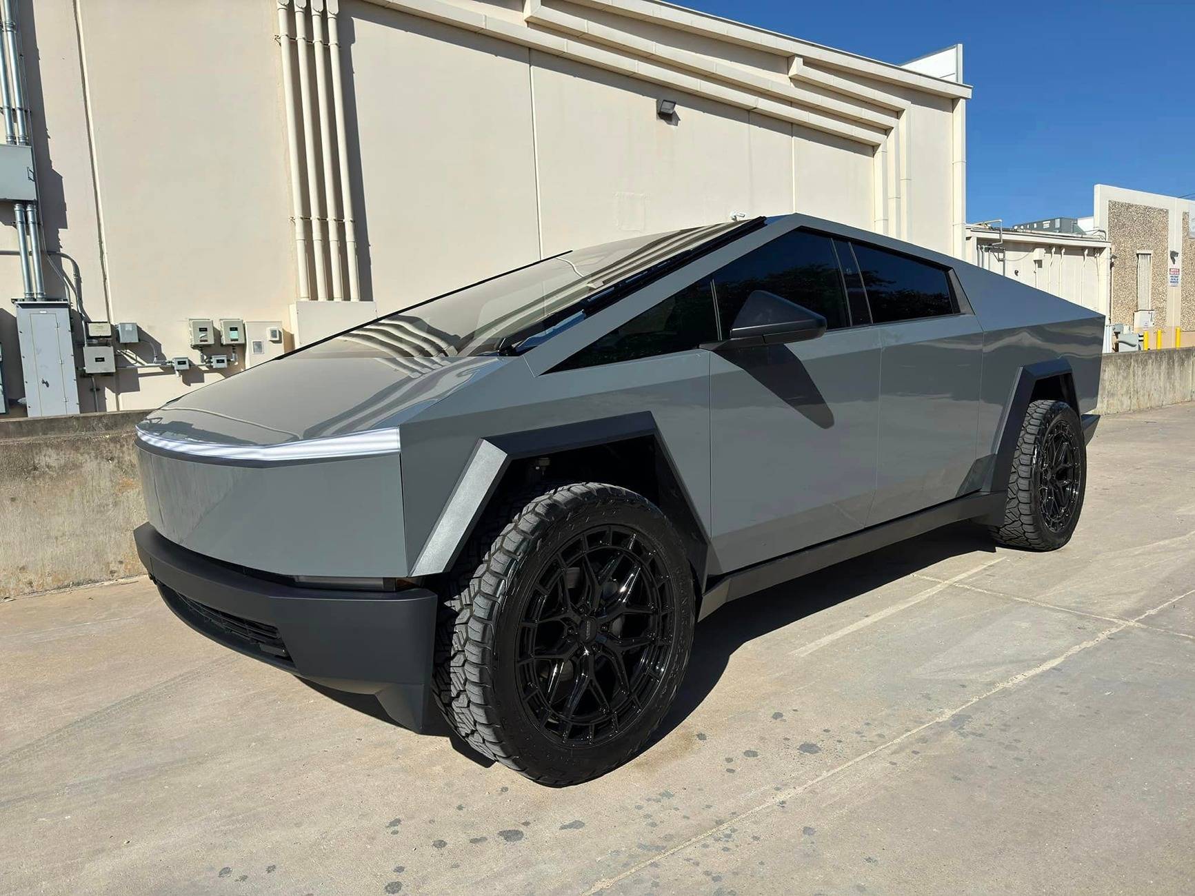 Tesla Cybertruck Stek DYNO Carbon-Gloss and Stek DYNO Gray PPF wraps on Cybertruck Stek Dyno Gray Wrap 2