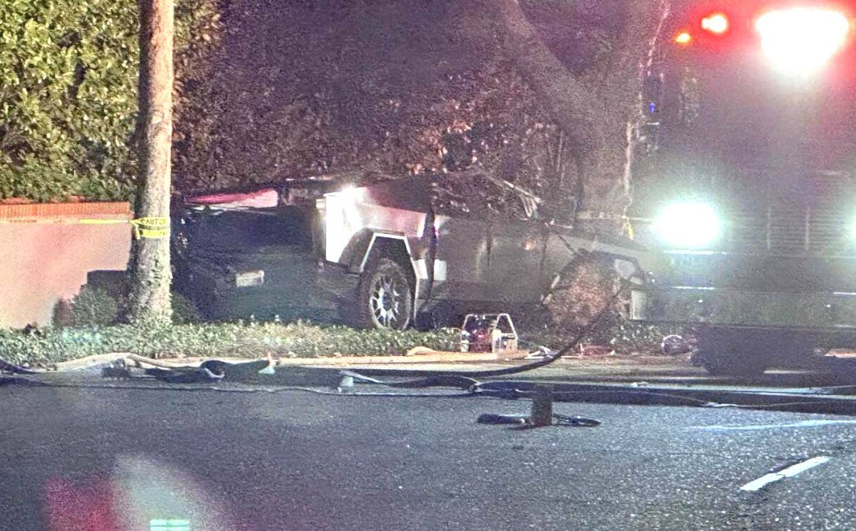 Tesla Cybertruck Tragic Cybertruck Accident in SF Bay Area Kills 3, Injures 1 cybertruck crash accident san francisco bay area 3 dead