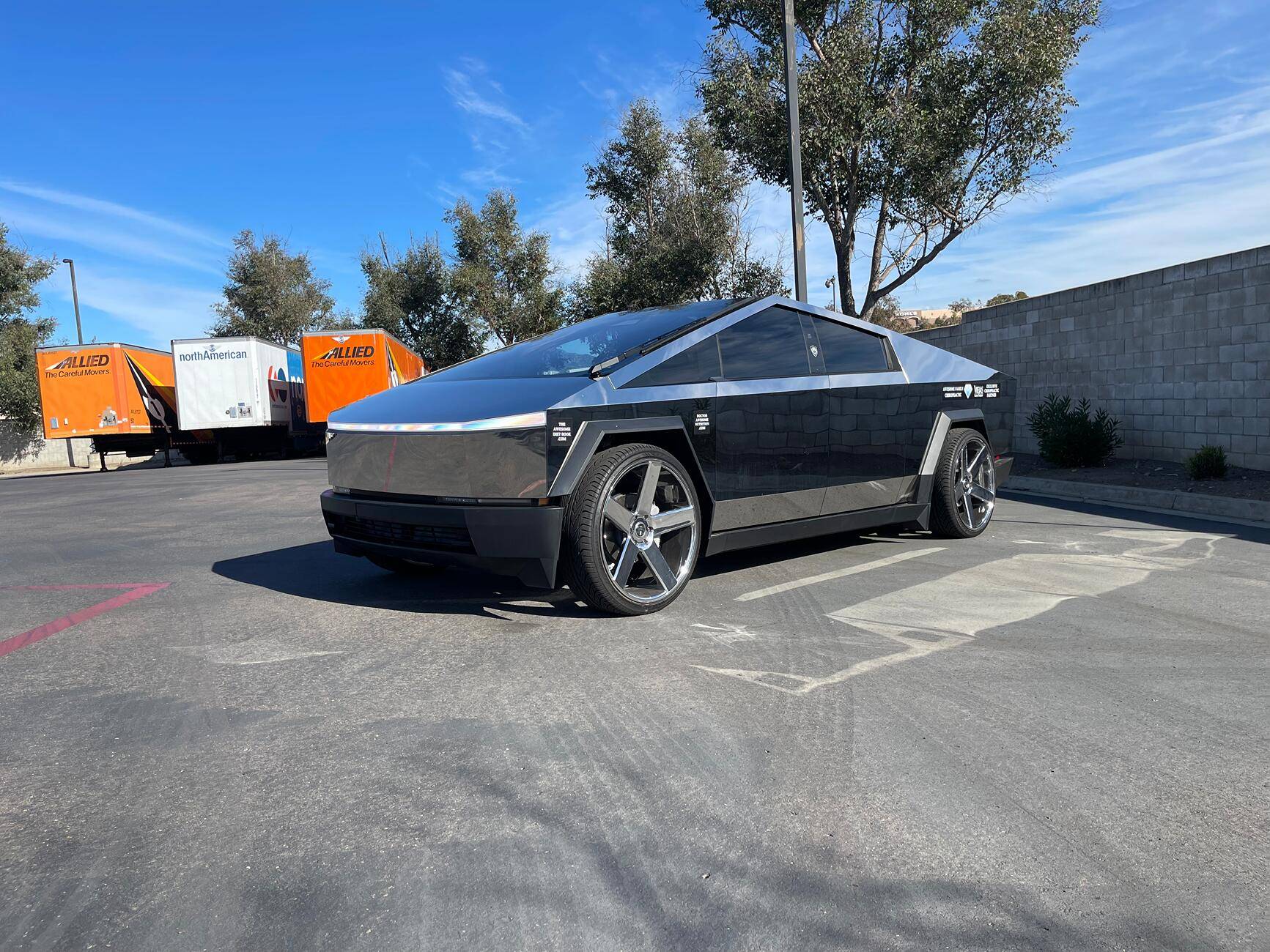 Tesla Cybertruck ⬇️ CYBERTRUCKco LOWERING rods kit now available! tempImagexLLoNt