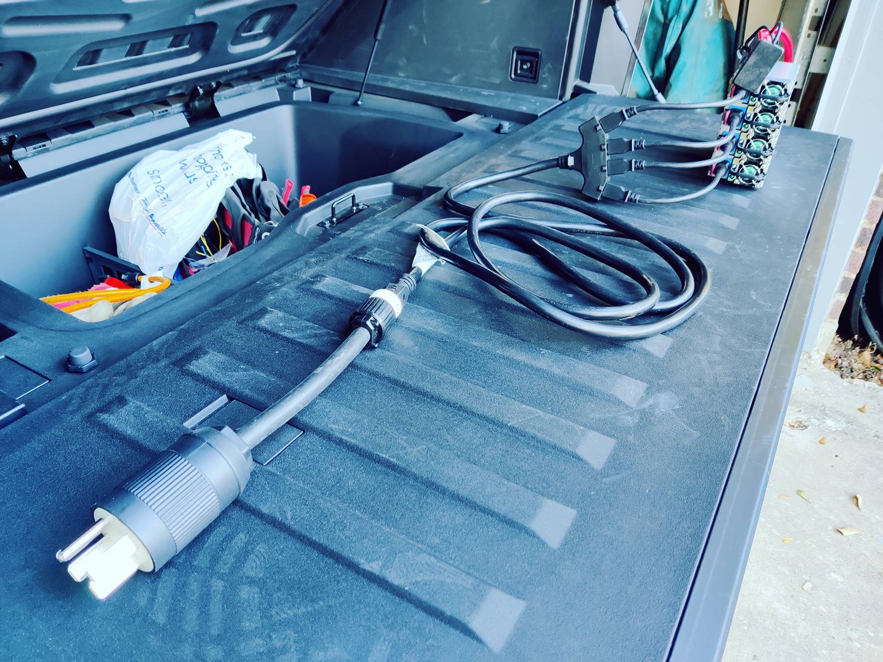 Tesla Cybertruck 120/240V Winch solution for Cybertruck 1000006194