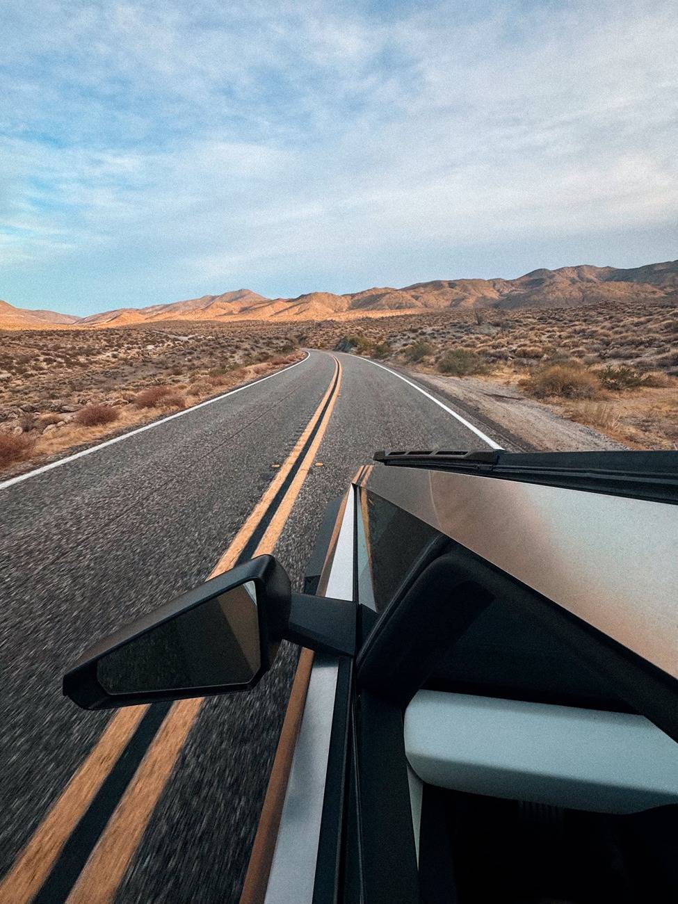 Tesla Cybertruck Daily random Cybertruck photos thread - Post Yours! 📸 🤳 GdafndJb0AIhtr9 (1)