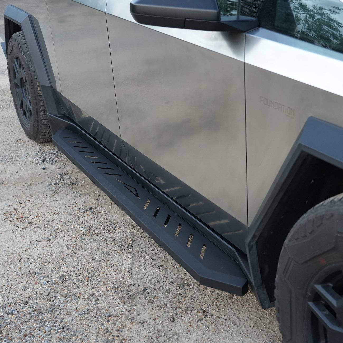 Tesla Cybertruck Are CTMod and Cybergear Running Boards the same? 1732811387484-dr