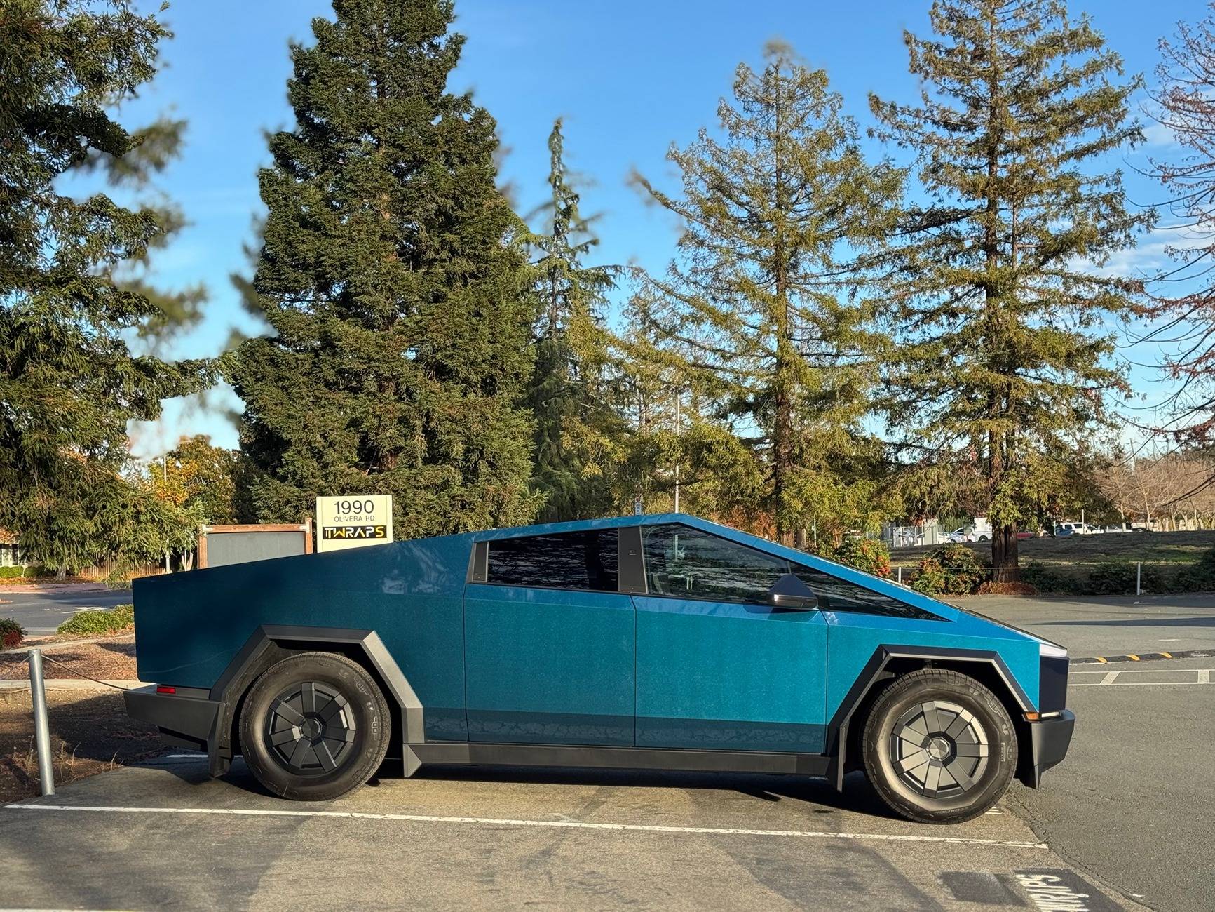 Tesla Cybertruck Cybertruck wrapped in Purple Phantom Blue PPF by TWRAPS IMG_2355