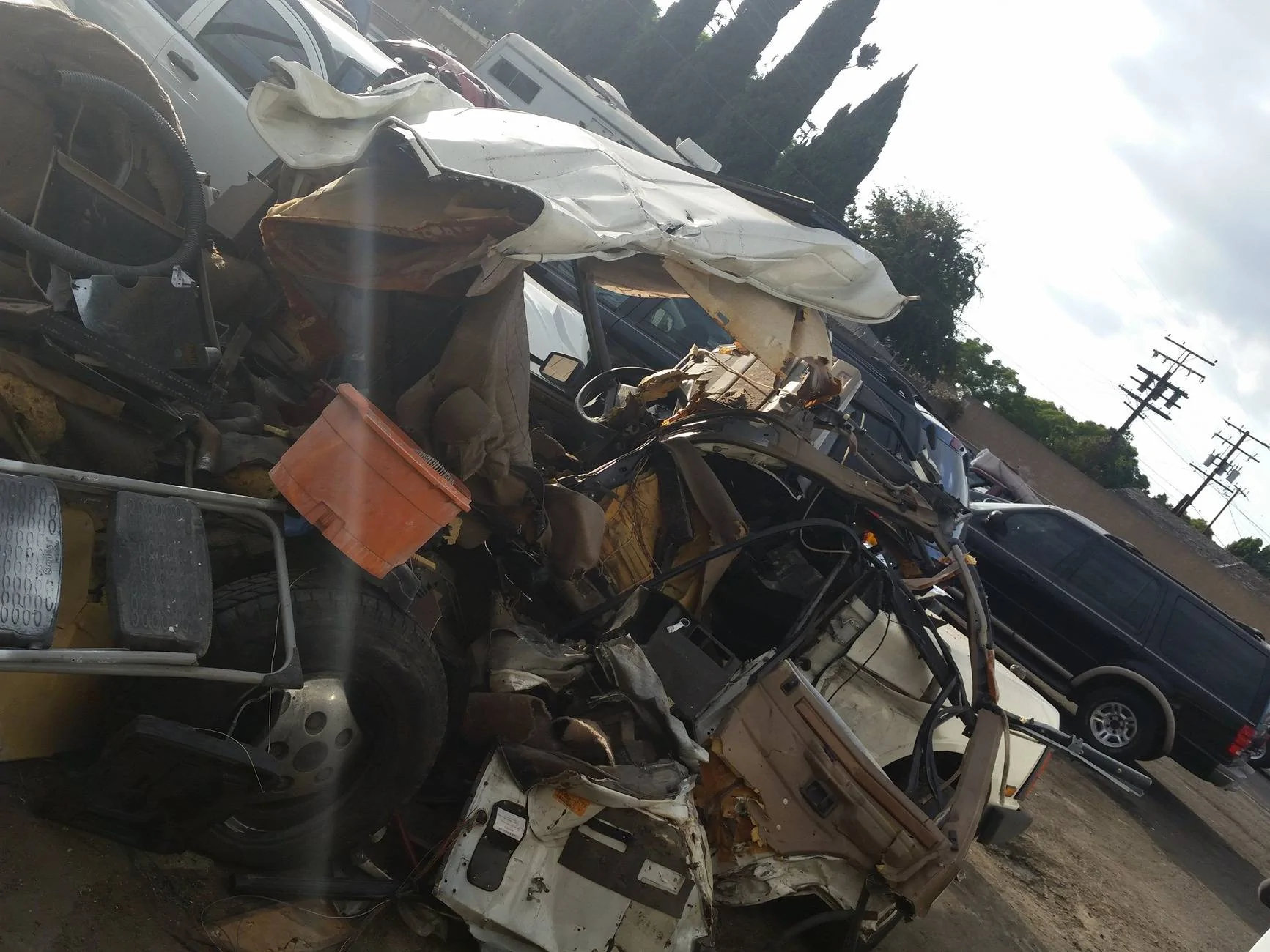 Tesla Cybertruck Tragic Cybertruck Accident in SF Bay Area Kills 3, Injures 1 2014-11-12 15.07.20