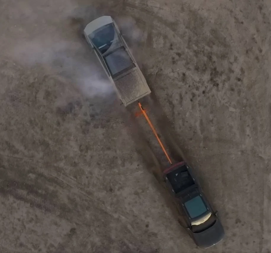 Tesla Cybertruck Tug-of-War battle: 2025 R1T Tri Max vs. 2024 Cybertruck CyberBeast Tri-Motor (Motortrend) Cybertruck vs Rivian