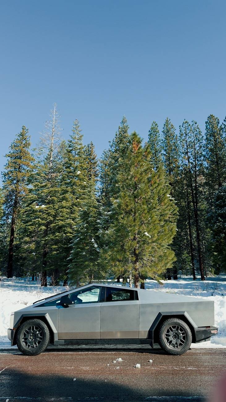 Tesla Cybertruck Cybertruck Beast heading to Lassen National Park PHLOW_PHOTO_20241126_1955_0001