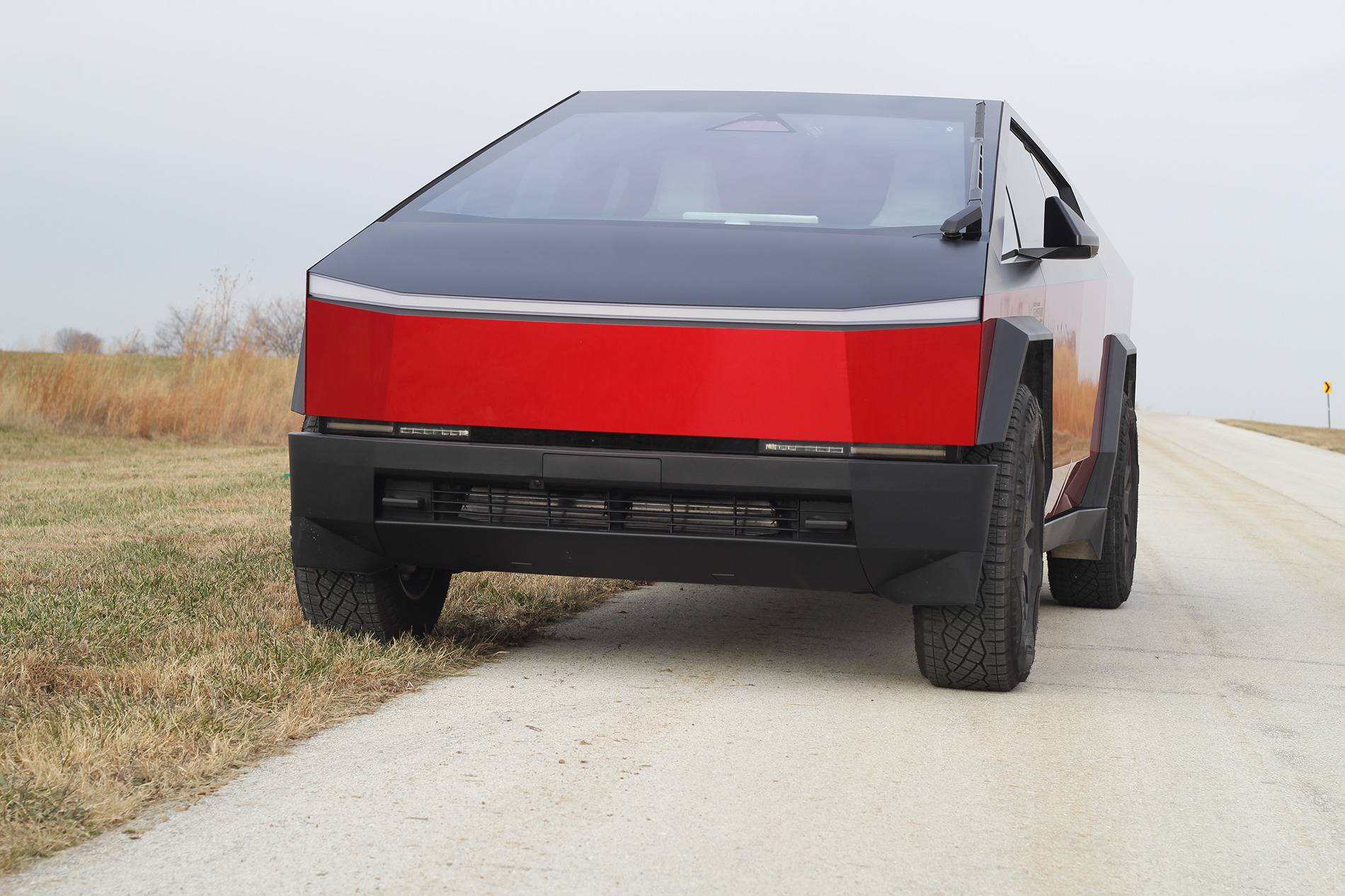 Tesla Cybertruck Two tone True Blood wrap with Satin Black IMG_0835.JPG